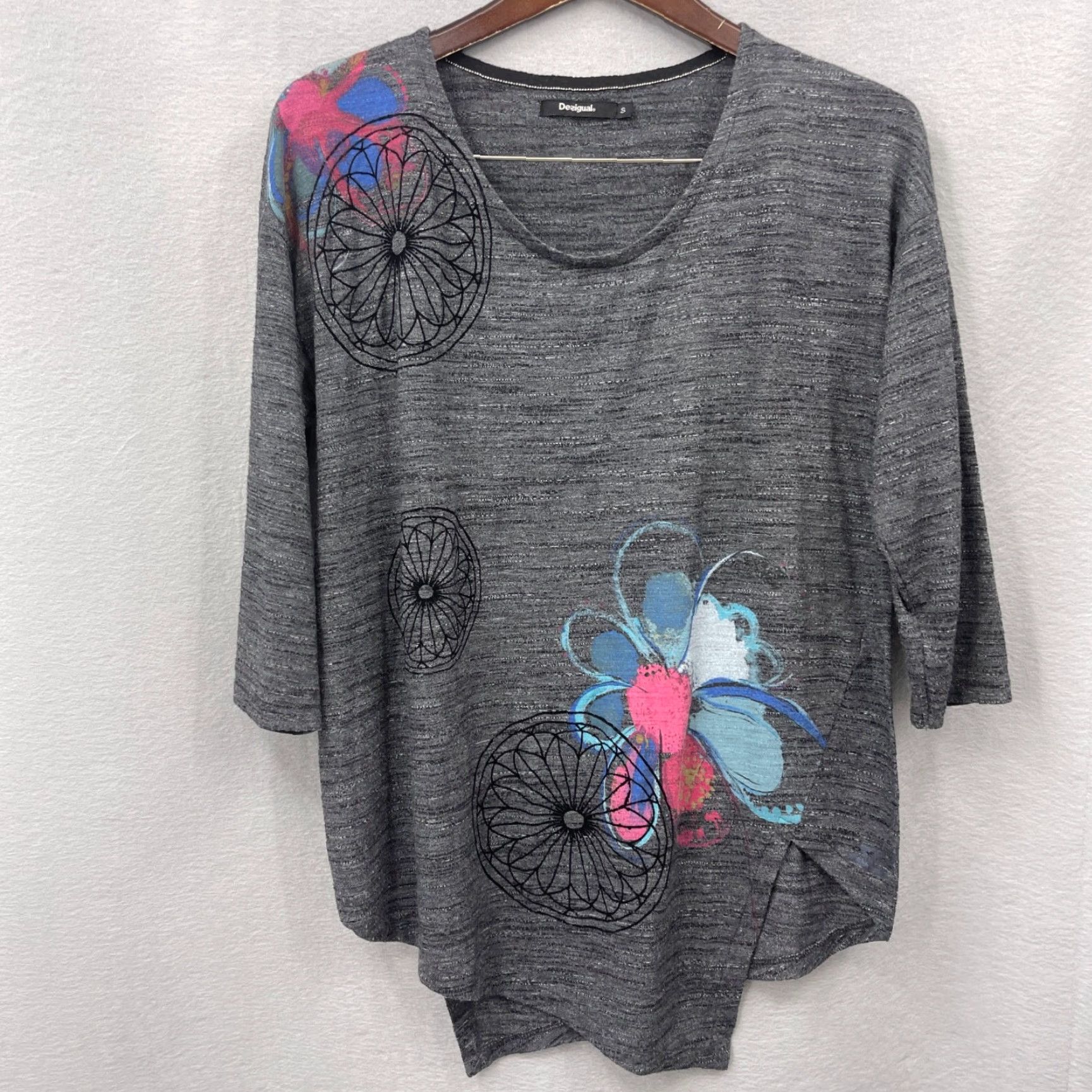 Desigual Desigual Floral Geometric Blouse Womens Small Gray Asymmetric 3/4 Sleeve Casual Top Size S / US 4 / IT 40 - 3 Thumbnail