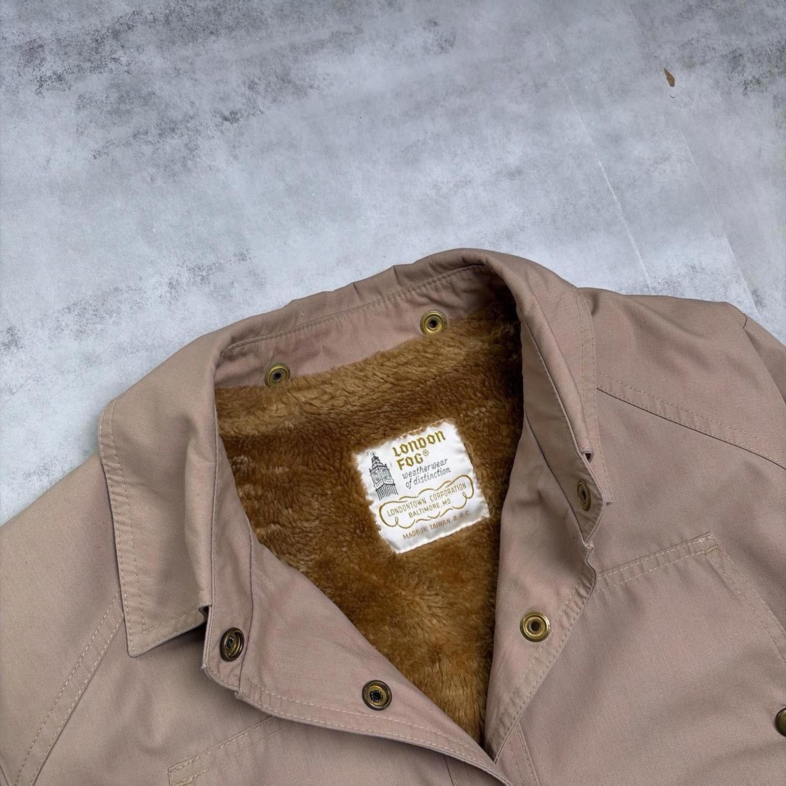 London Fog Vintage 90’s Beige London Fog Faux Fur Lined Trench Coat Size M / US 6-8 / IT 42-44 - 5 Thumbnail