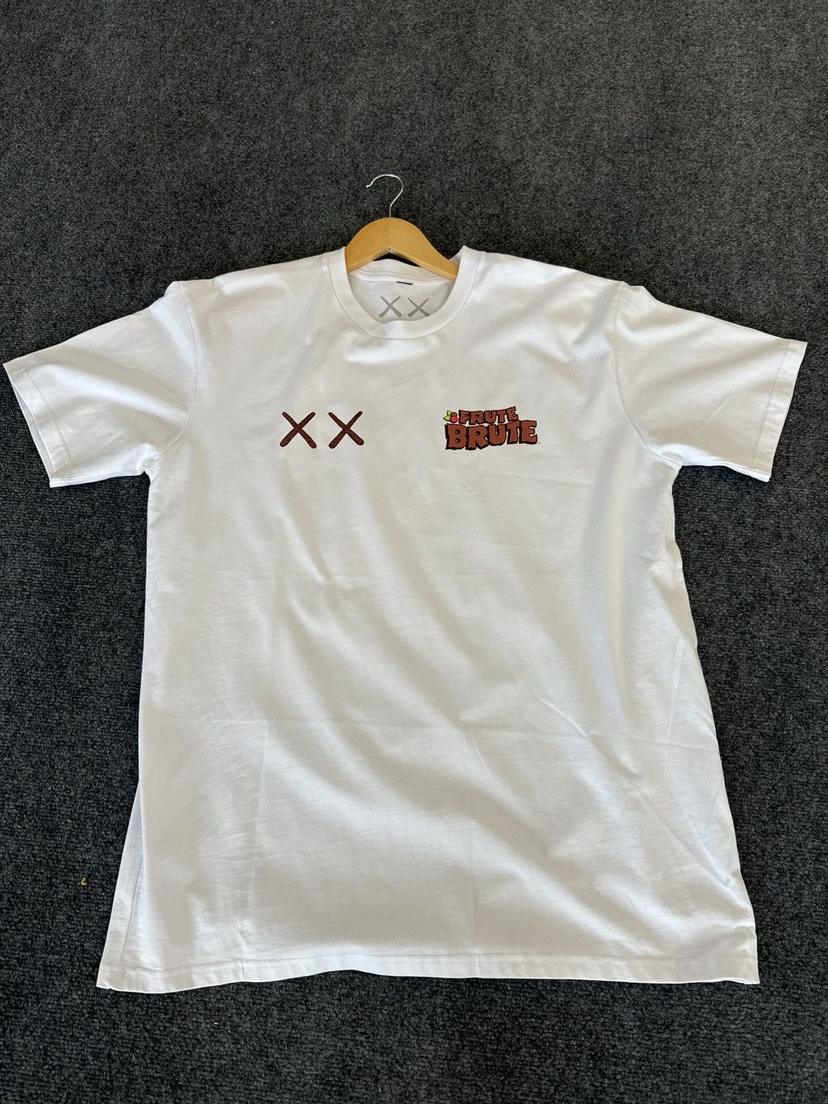 Kaws Kaws x Frute Brute Tee Size US XL / EU 56 / 4 - 1 Thumbnail