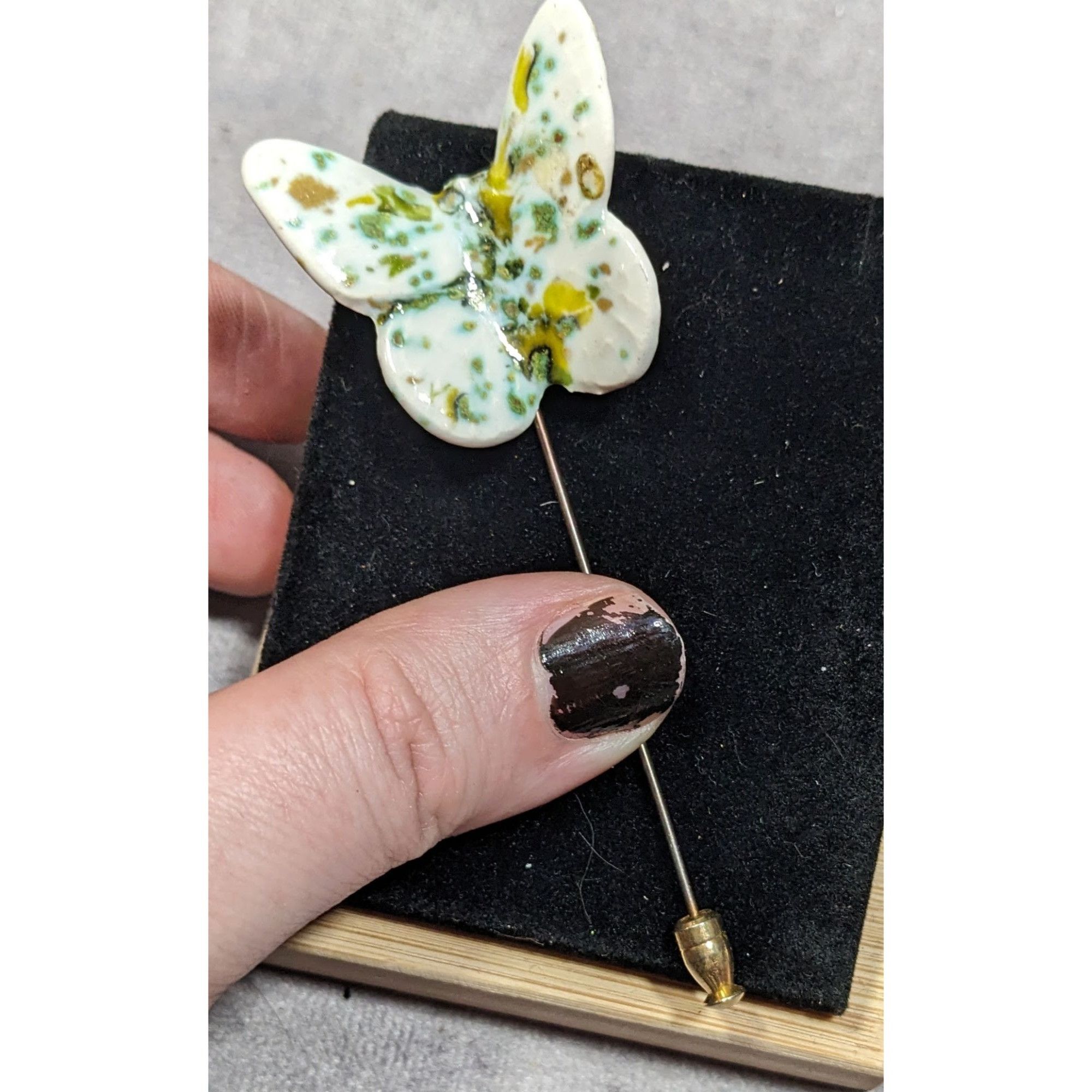 Other Vintage Ceramic Butterfly Stick Pin Mottled White And Green Size ONE SIZE - 5 Thumbnail