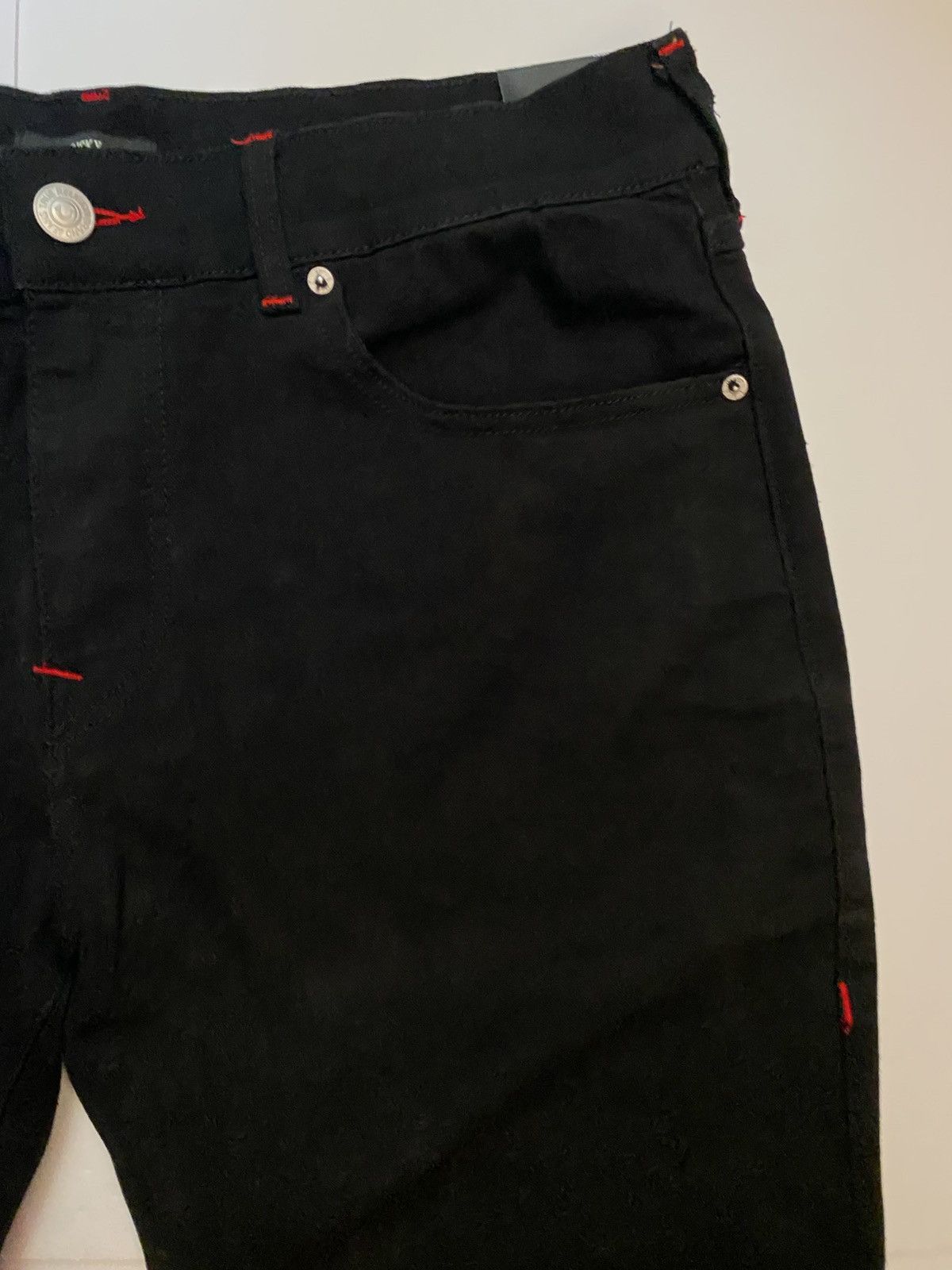 True Religion True Religion Ricky Relaxed Straight Black Red Mens 36 NWT Size US 36 / EU 52 - 4 Thumbnail
