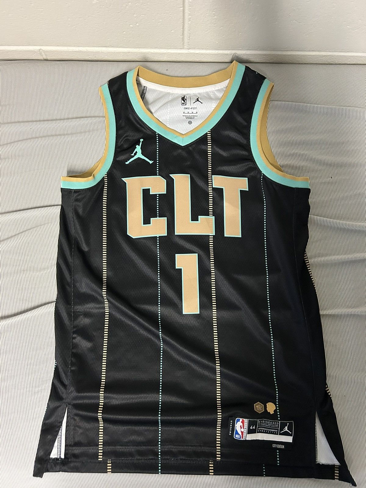 Jordan Brand × Nike Lamelo Ball Jersey “CLT 1” Size US S / EU 44-46 / 1 - 1 Thumbnail