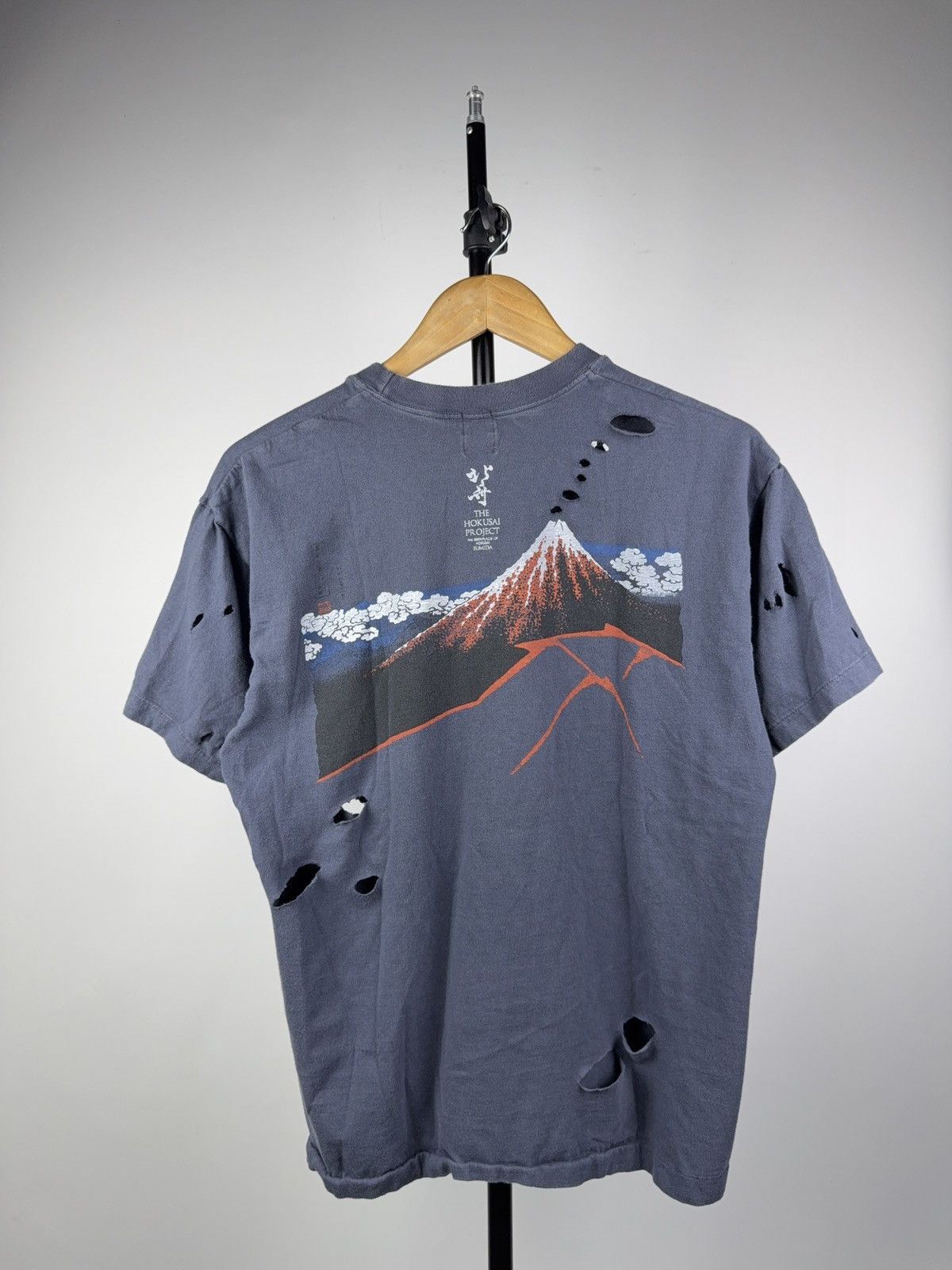 Japanese Brand Kume JP Tokyo Hokusai Fuji Graphic Distressed Tee Japan M Size US M / EU 48-50 / 2 - 1 Thumbnail