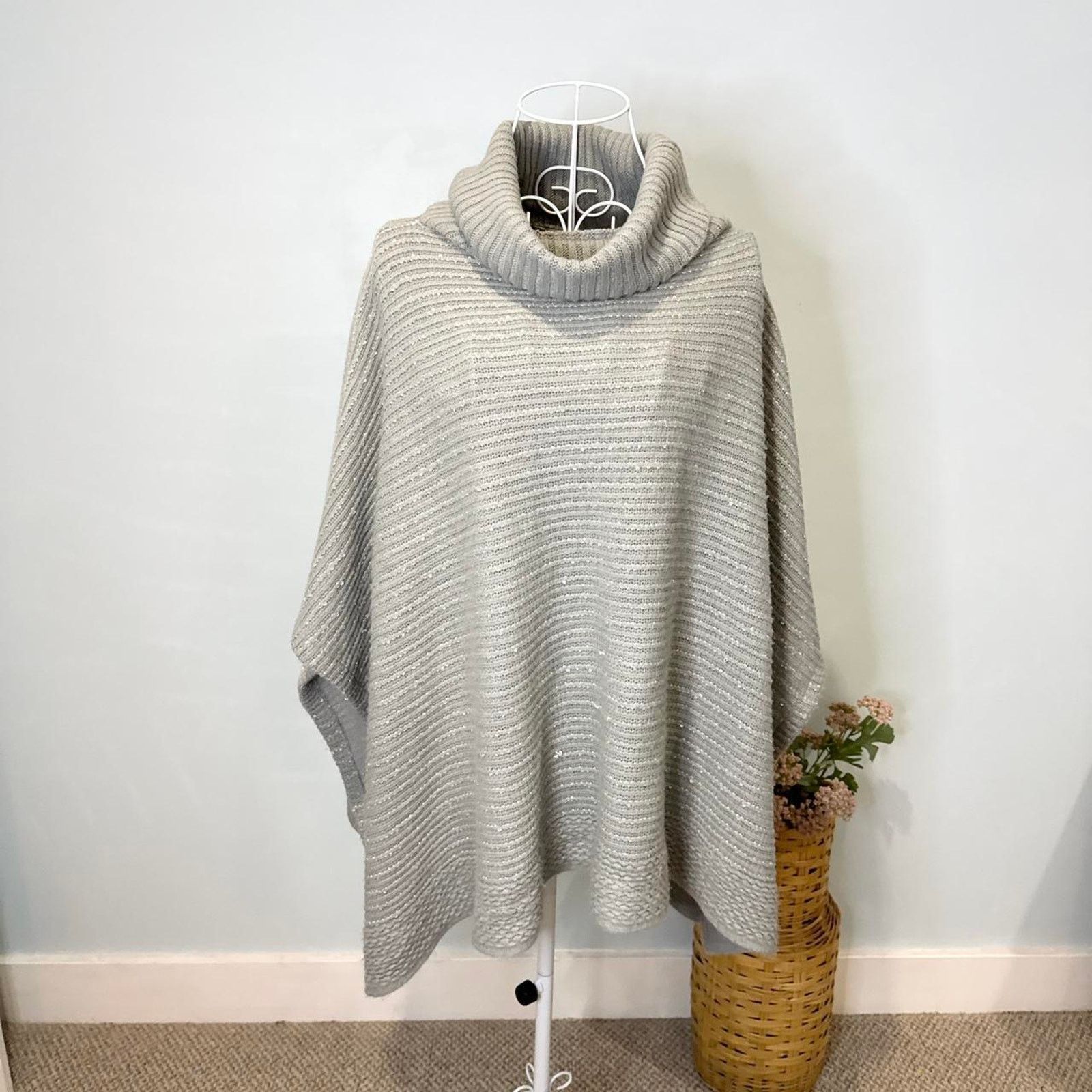 Apt. 9 Stunning vintage y2k gray crochet sequin fringe poncho Size ONE SIZE - 1 Thumbnail
