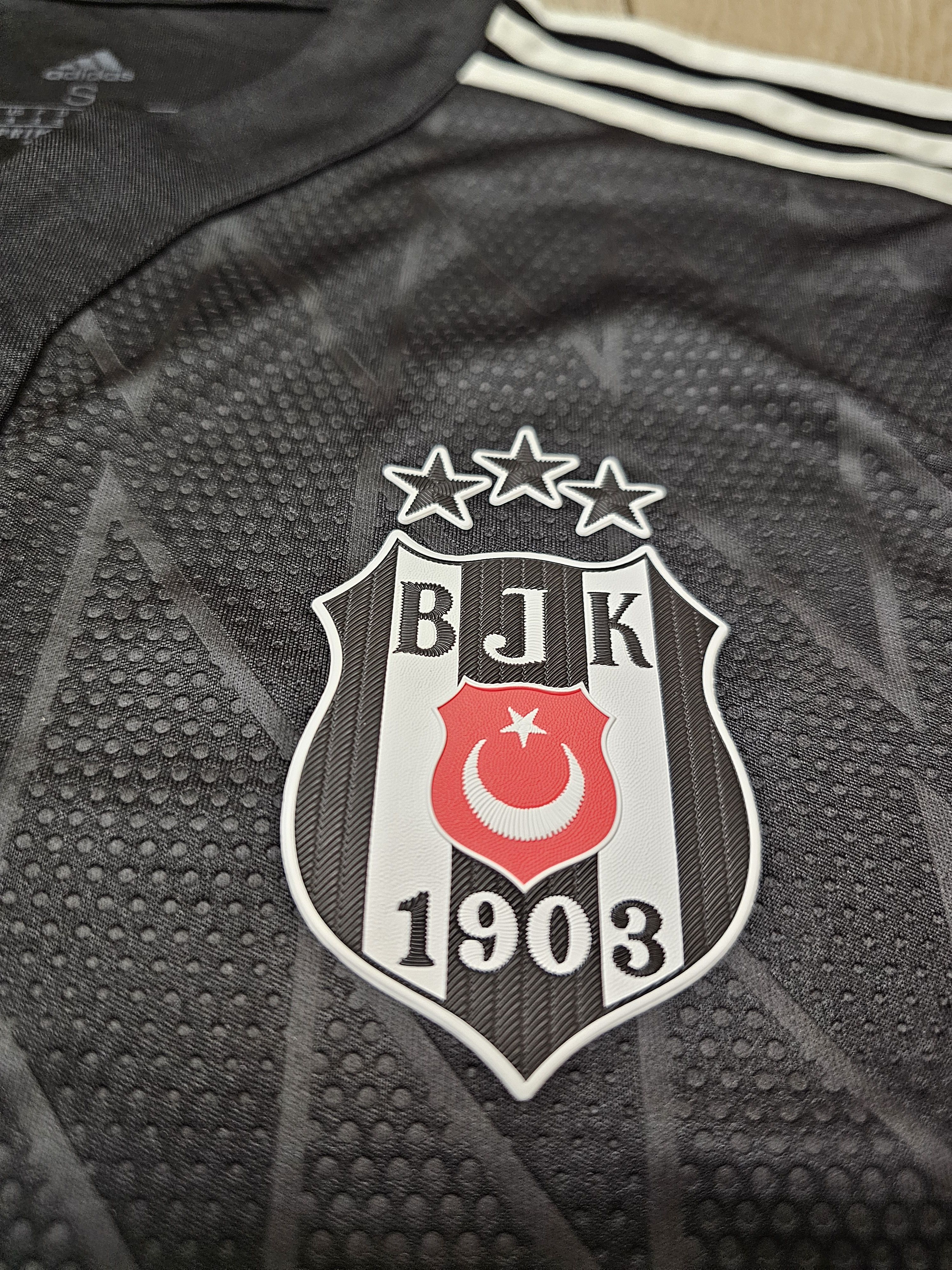 Adidas BESIKTAS 2021 2022 GOALKEEPER FOOTBALL SHIRT SOCCER JERSEY Size US S / EU 44-46 / 1 - 4 Thumbnail