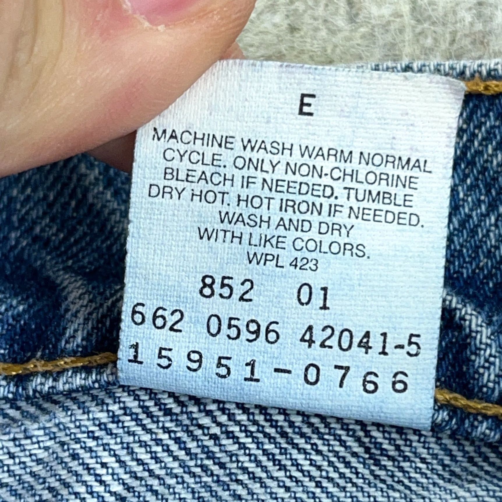 Levi's VINTAGE Levi's 951 Jeans Women 12 Short Relaxed Fit Tapered Blue 90s Mens Women Size 34" / US 12 / IT 48 - 5 Thumbnail