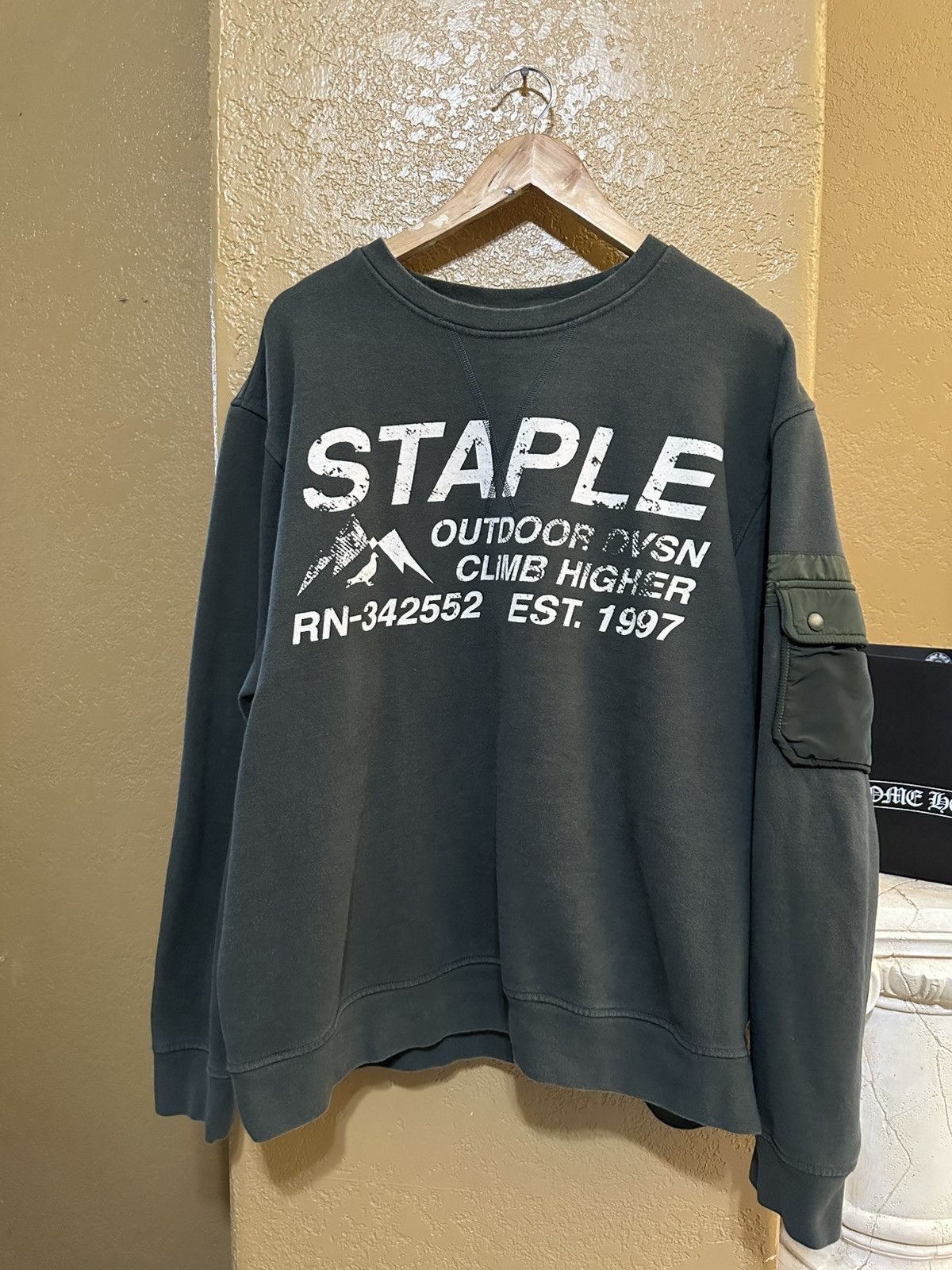 Staple 🪖 Staple Pigeon utility pocket sweatshirt xl army green Size US XL / EU 56 / 4 - 1 Thumbnail