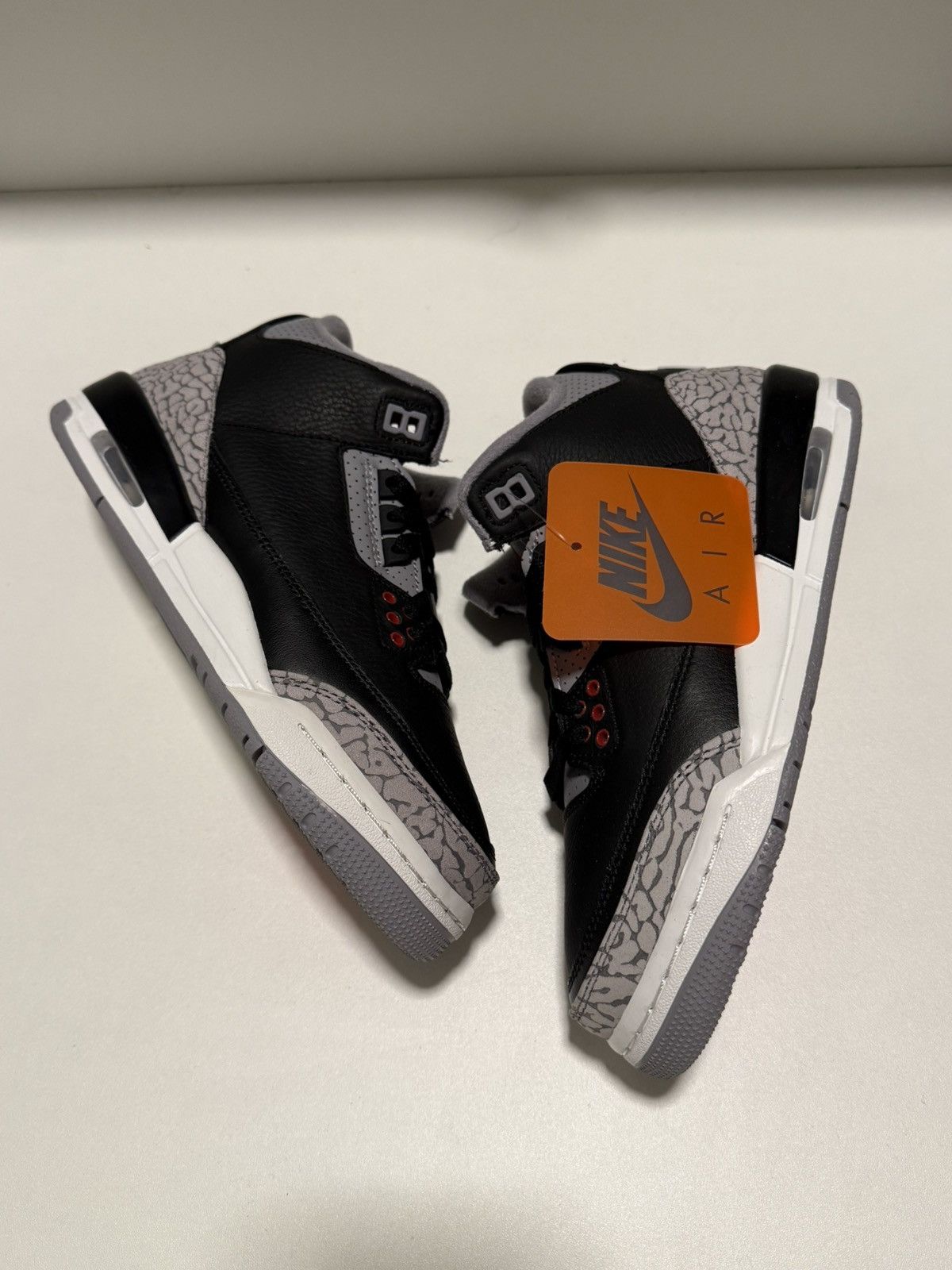 Jordan Brand DS GS 2024 NIKE AIR JORDAN III 3 RETRO BLACK CEMENT Size US 5.5 / IT 35.5 - 6 Thumbnail