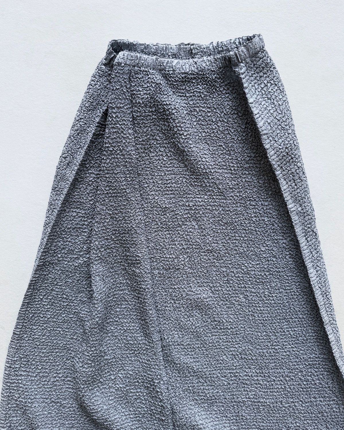 Issey Miyake YOSHIKI HISHINUMA WRINKLED PLEATS MAXI SKIRT Size 26" / US 2 / IT 38 - 3 Thumbnail