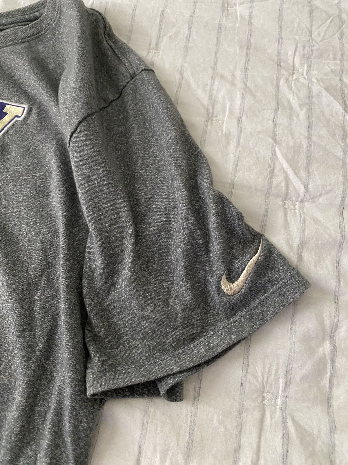 Vintage Nike University of Washington Logo T-shirt XL Size US XL / EU 56 / 4 - 8 Thumbnail