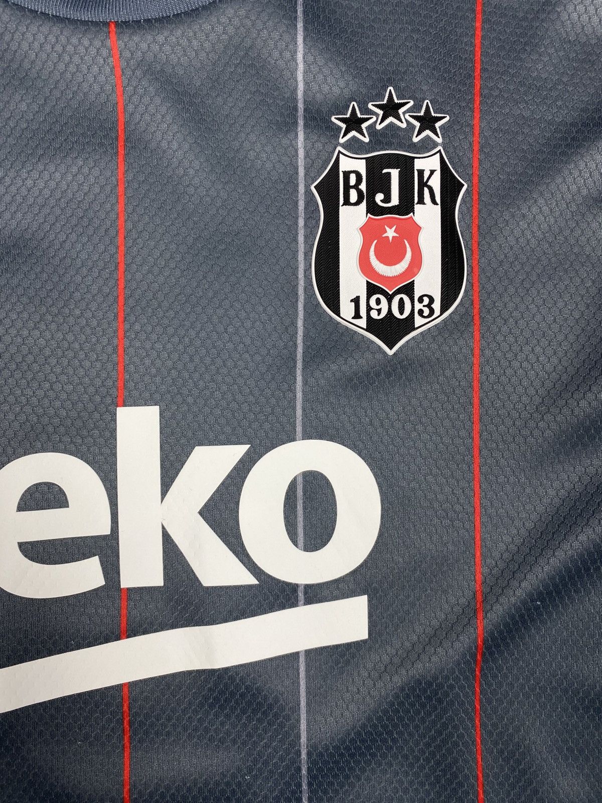 Adidas Adidas Beşiktaş 2021/22 Third Jersey #8 Güven Size US M / EU 48-50 / 2 - 7 Thumbnail