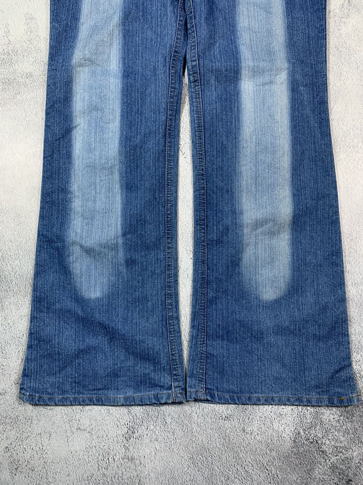 Japanese Brand × Vintage Vintage Y2K Japanese wide flared faded jeans denim size 30 Size US 30 / EU 46 - 4 Thumbnail