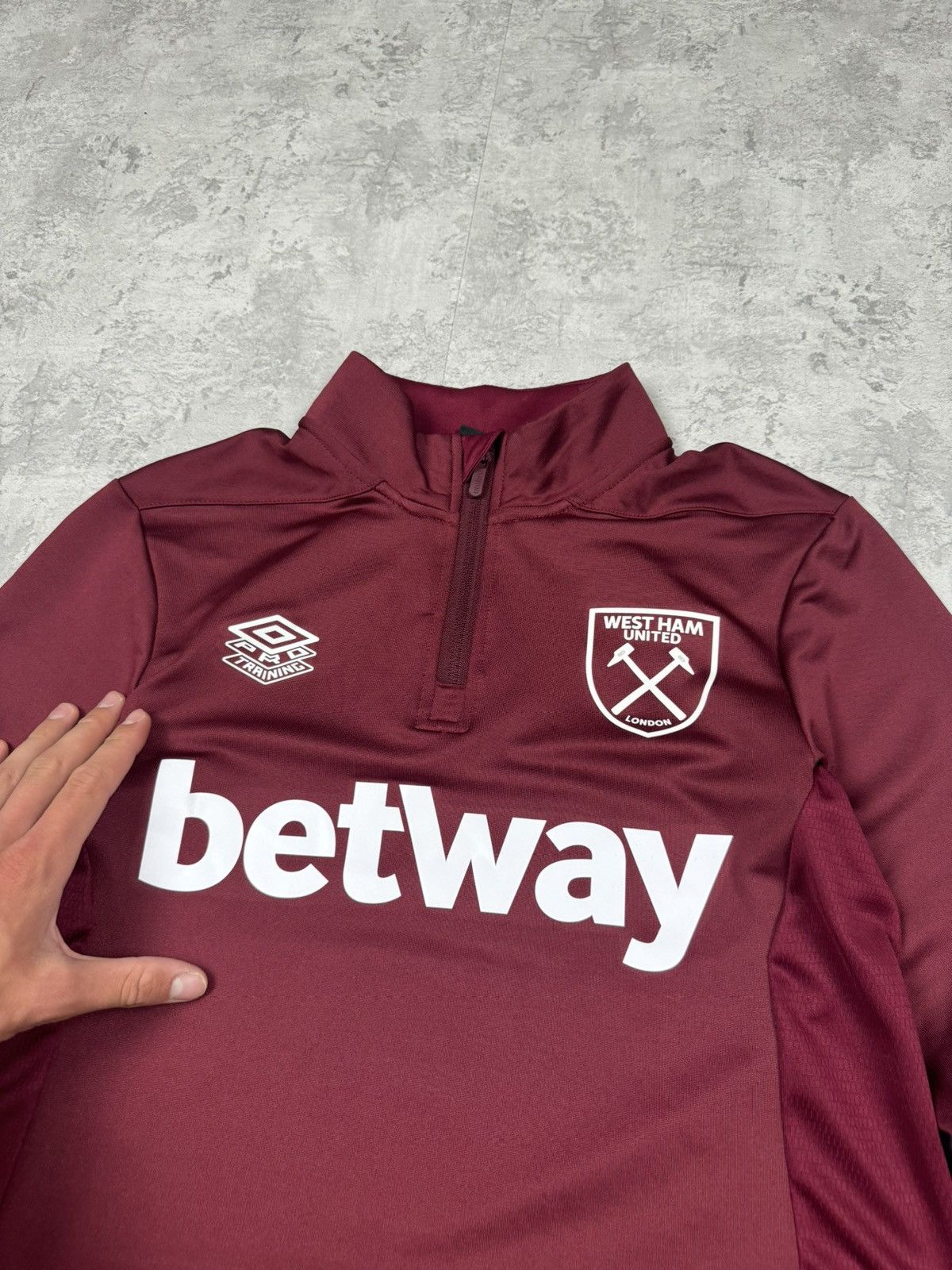 Umbro 2021-22 West Ham Umbro 1/4 Zip Training Top Size M Size US M / EU 48-50 / 2 - 6 Thumbnail