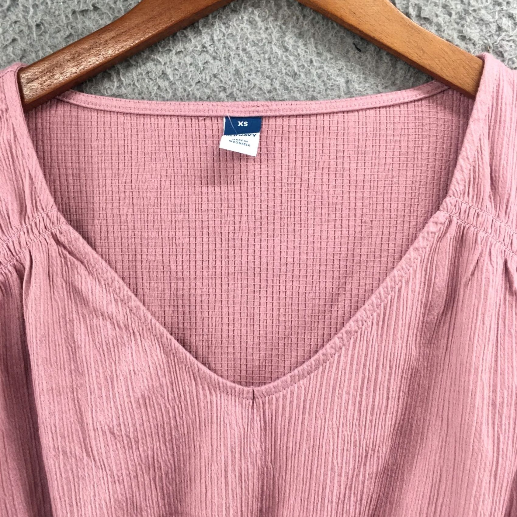 Old Navy Old Navy Blouse Tops Womens XS Pink Vneck Sleeveless Gartered Pullover Casual NEW Size XS / US 0-2 / IT 36-38 - 2 Thumbnail