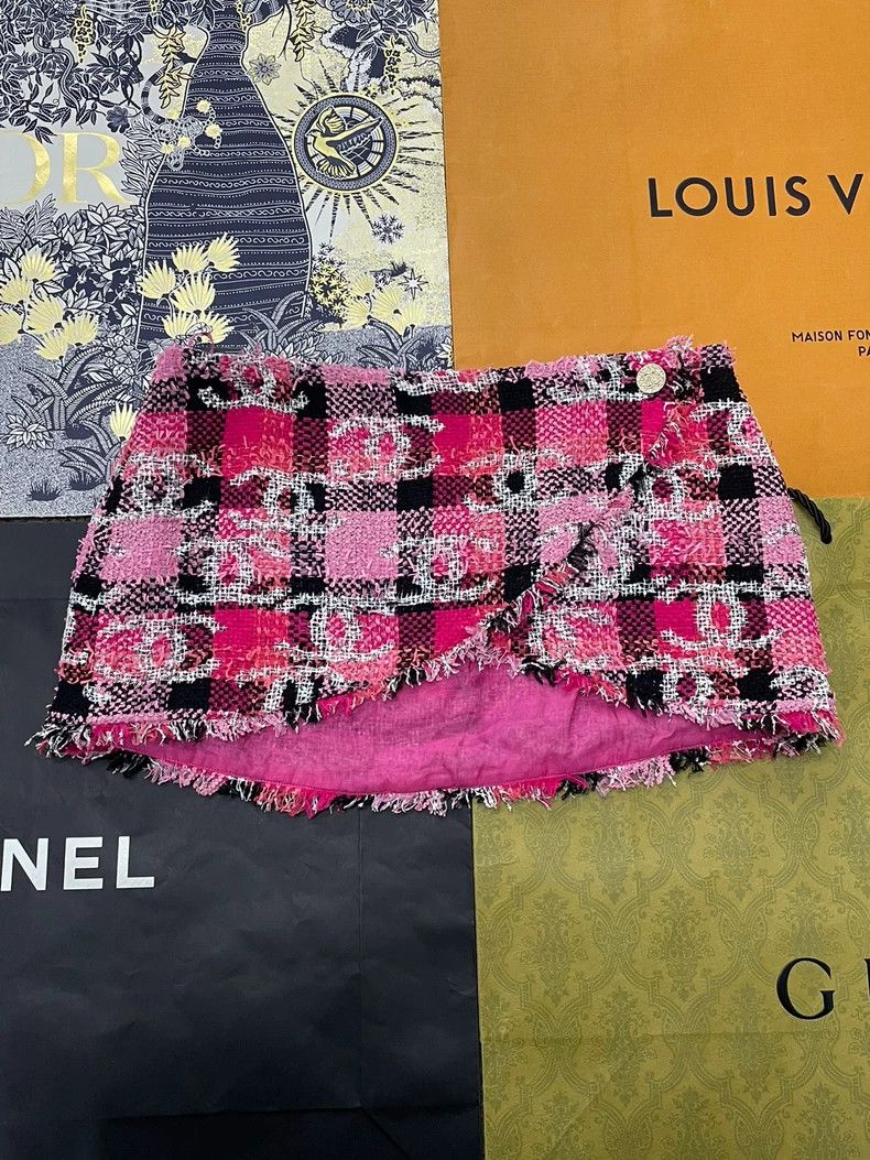 Chanel chanel Series pink tweed skirt Size 26" / US 2 / IT 38 - 1 Thumbnail