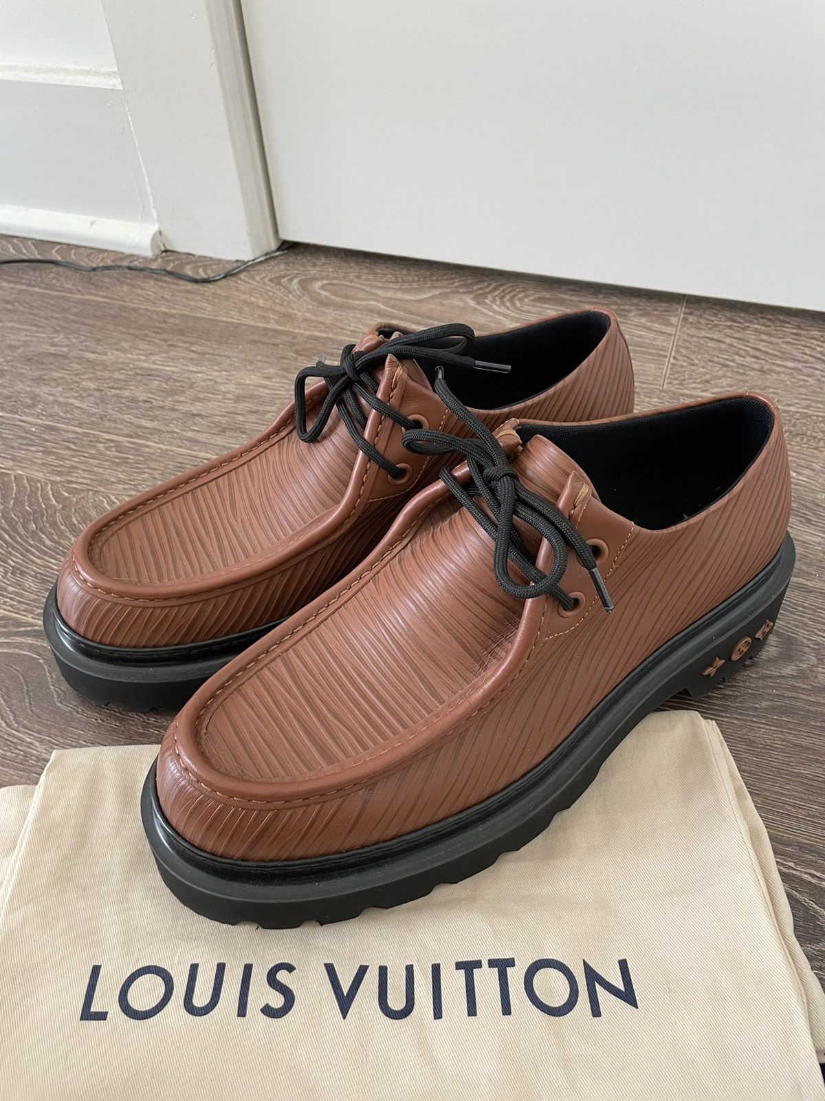Louis Vuitton Louis Vuitton LV Ranger Derby Lace Up Leather  display picture 1