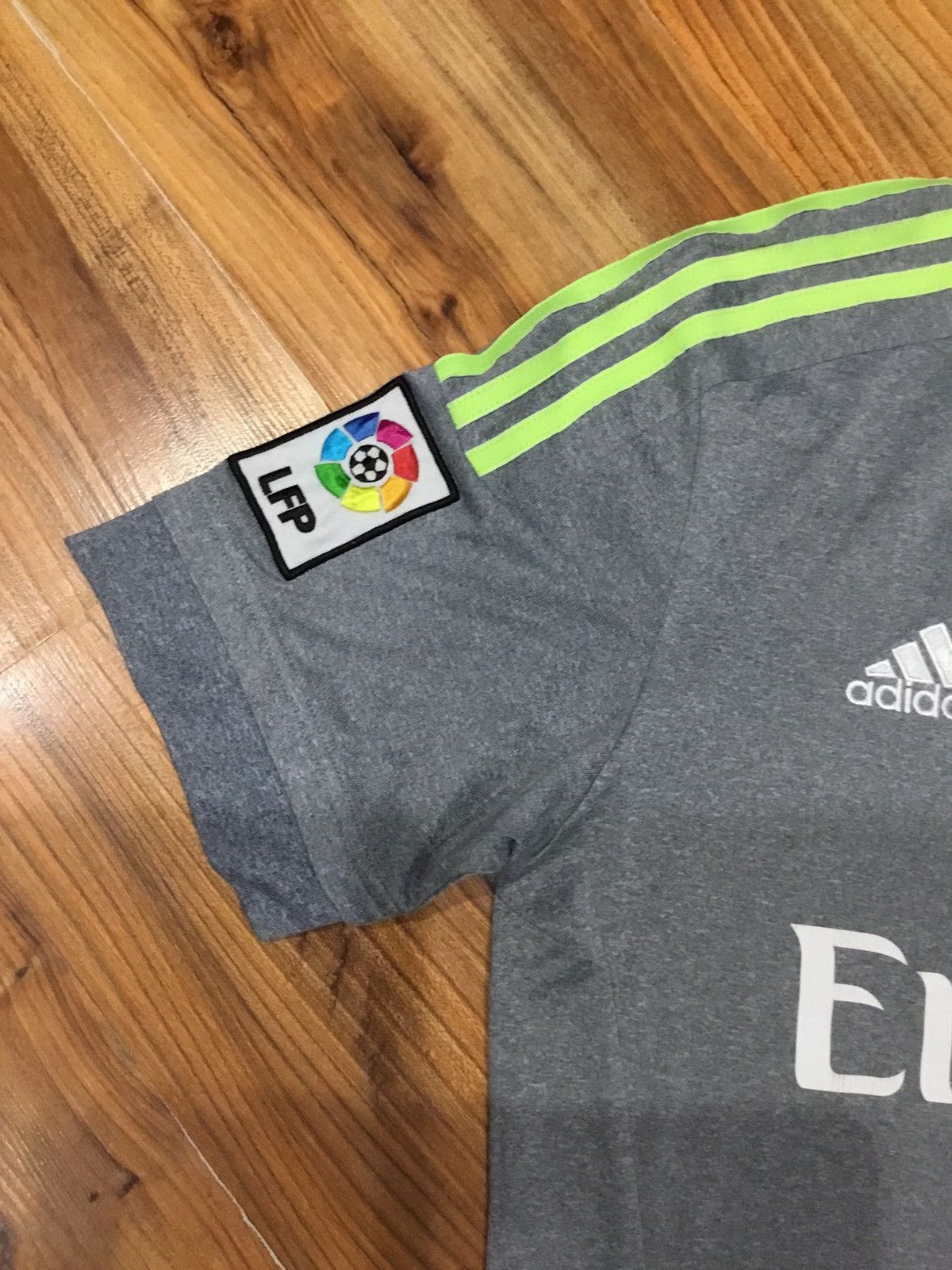 Adidas REAL MADRID 2015-16 THIRD SOCCER FOOTBALL JERSEY ADIDAS Sz M Size US M / EU 48-50 / 2 - 5 Thumbnail