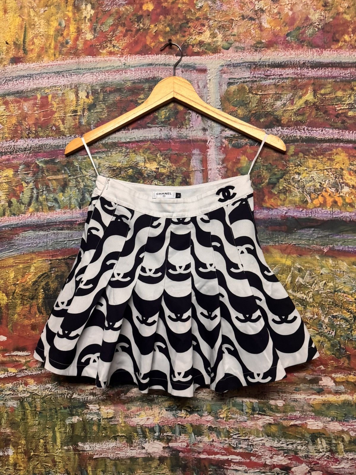Chanel Chanel Mini Skirt Saiz M Size 26" / US 2 / IT 38 - 1 Thumbnail