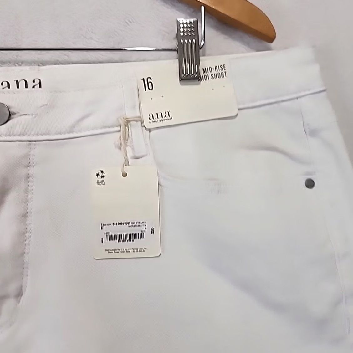 Denime a.n.a White Denim Midi Short Womens Size 16 Mid Rise 5" Inseam Flat Front 5-Pocket Rough Hem Casual Beach Womens Size 38" / US 16 / IT 52 - 4 Thumbnail