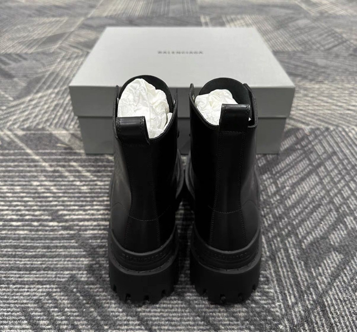 Balenciaga Balenciaga Strike Calfskin Round Toe Ankle Boots J42 Size US 8 / IT 38 - 3 Thumbnail