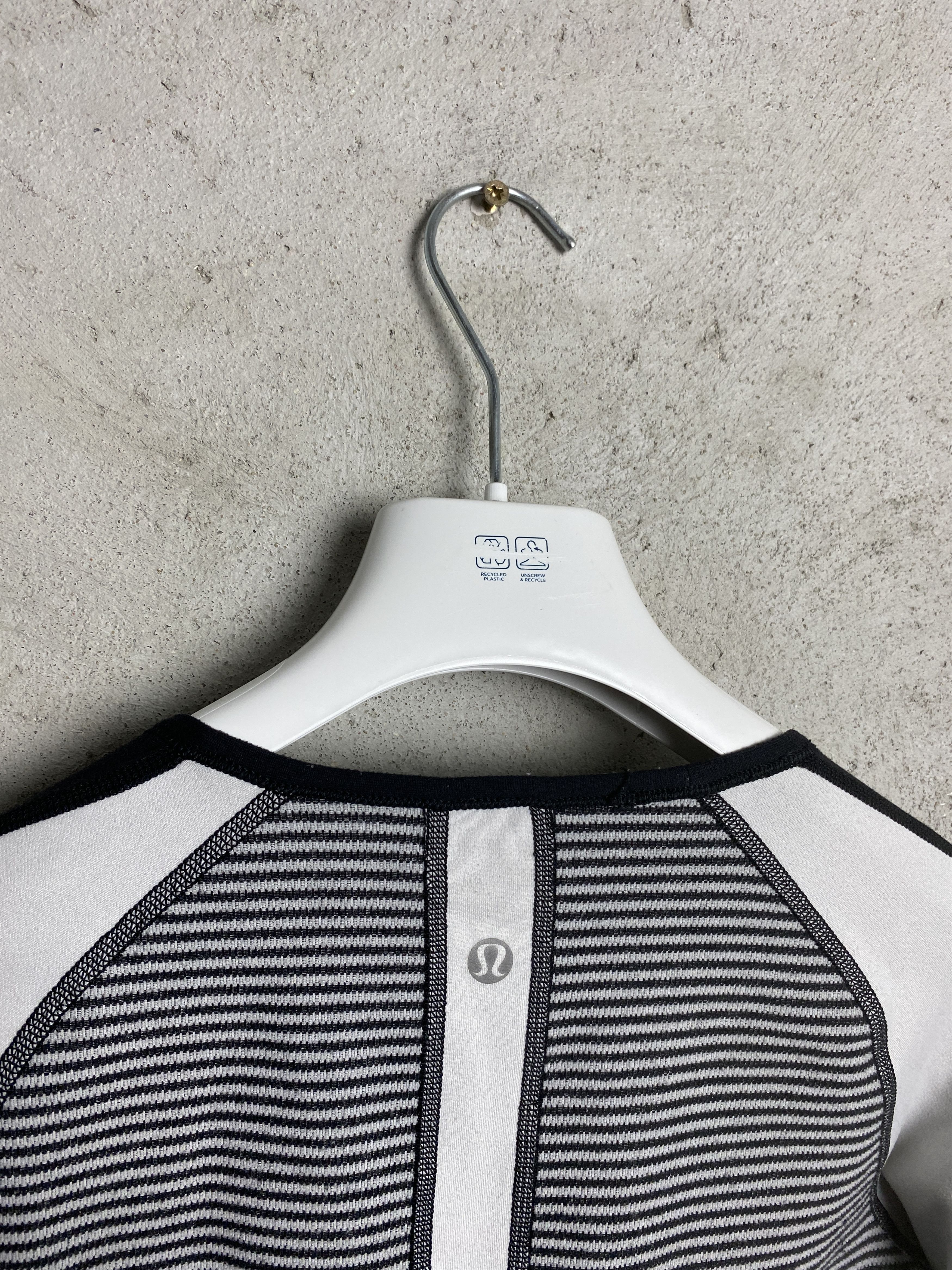 Lululemon Lululemon Runder Under Rulu long sleeve t-shirt striped Size S / US 4 / IT 40 - 4 Thumbnail