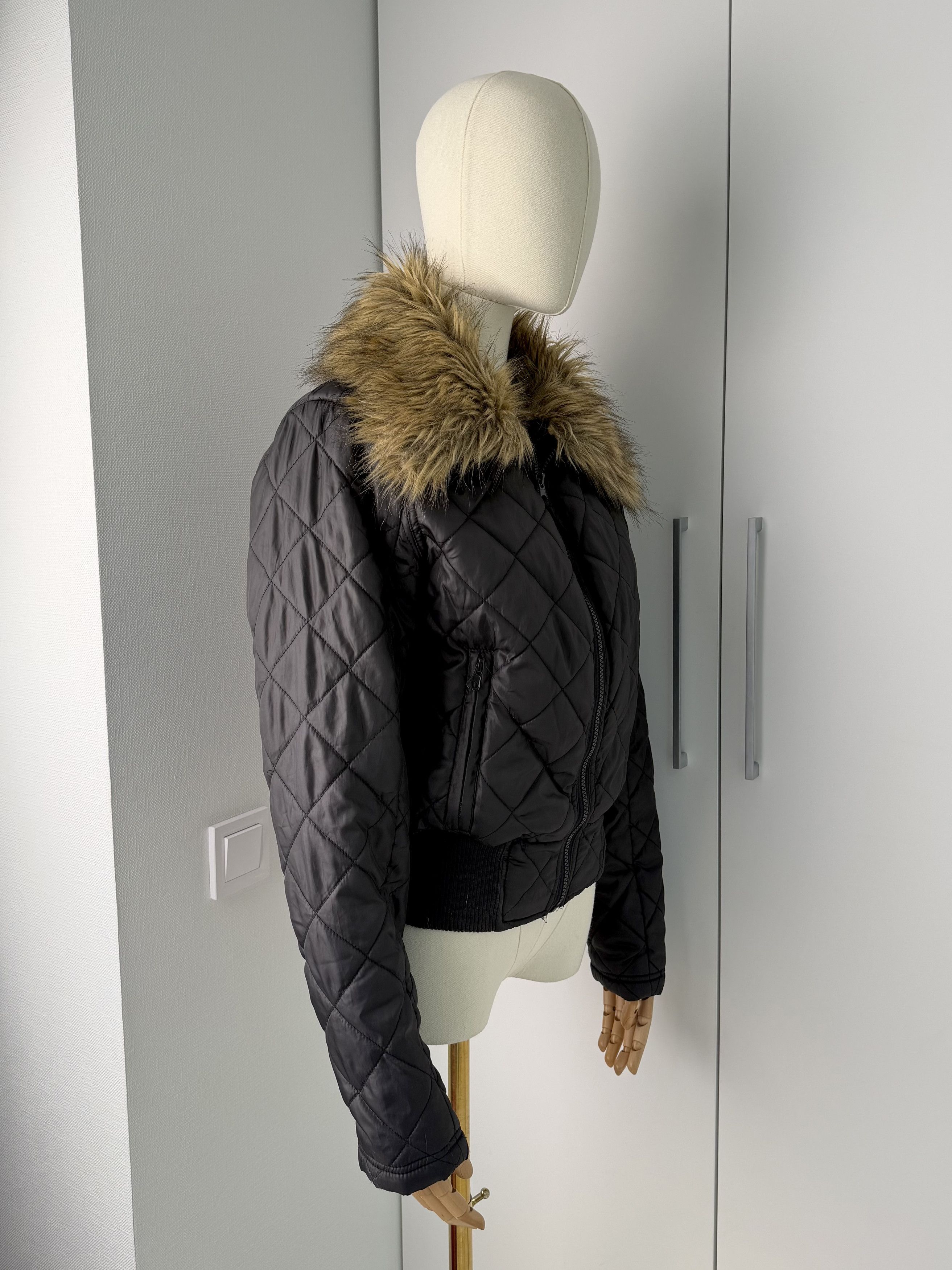Vintage Vintage Black Quilted Bomber Jacket With Faux Fur Collar Y2K Size S / US 4 / IT 40 - 2 Thumbnail