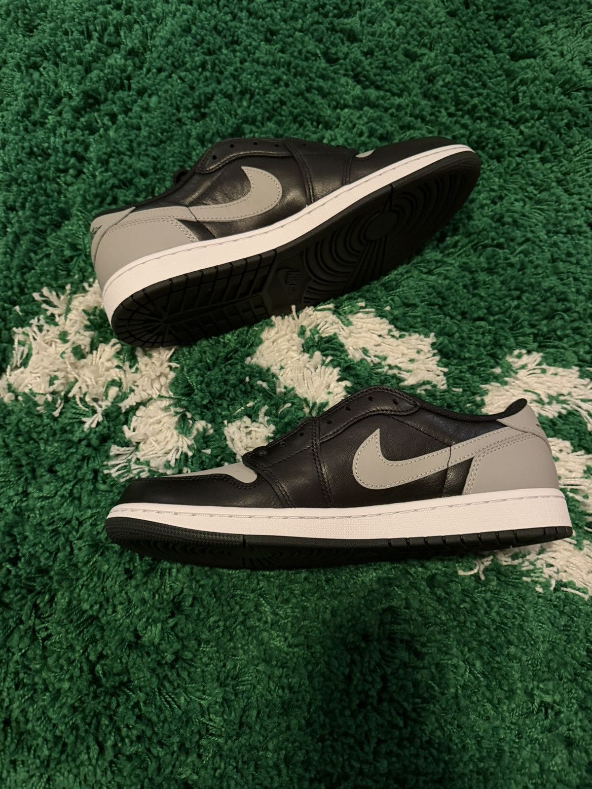 Jordan Brand Jordan 1 Low OG Shadow 11 Size US 11 / EU 44 - 3 Thumbnail