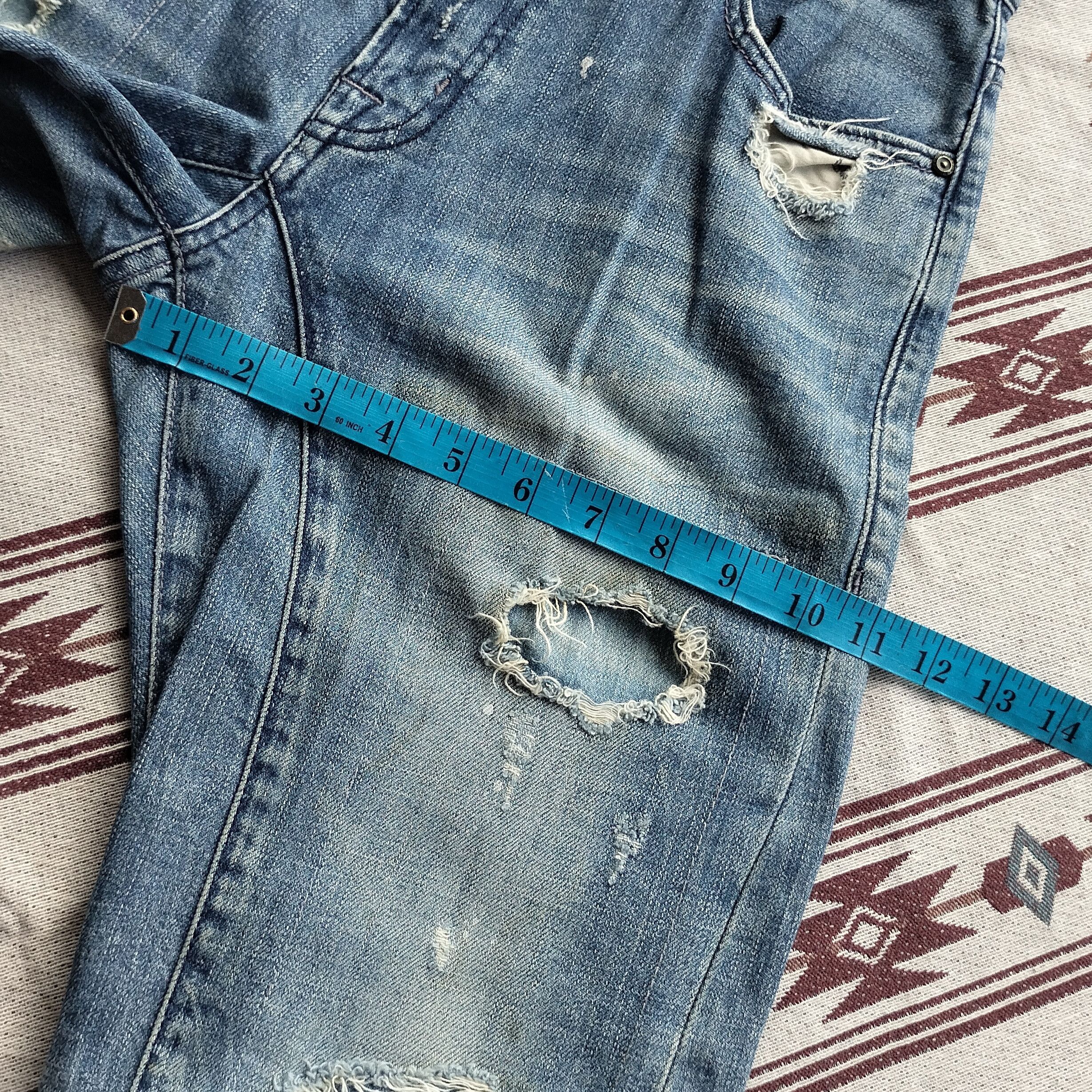 Jean Buckaroo curve distressed denim Size US 31 - 10 Thumbnail