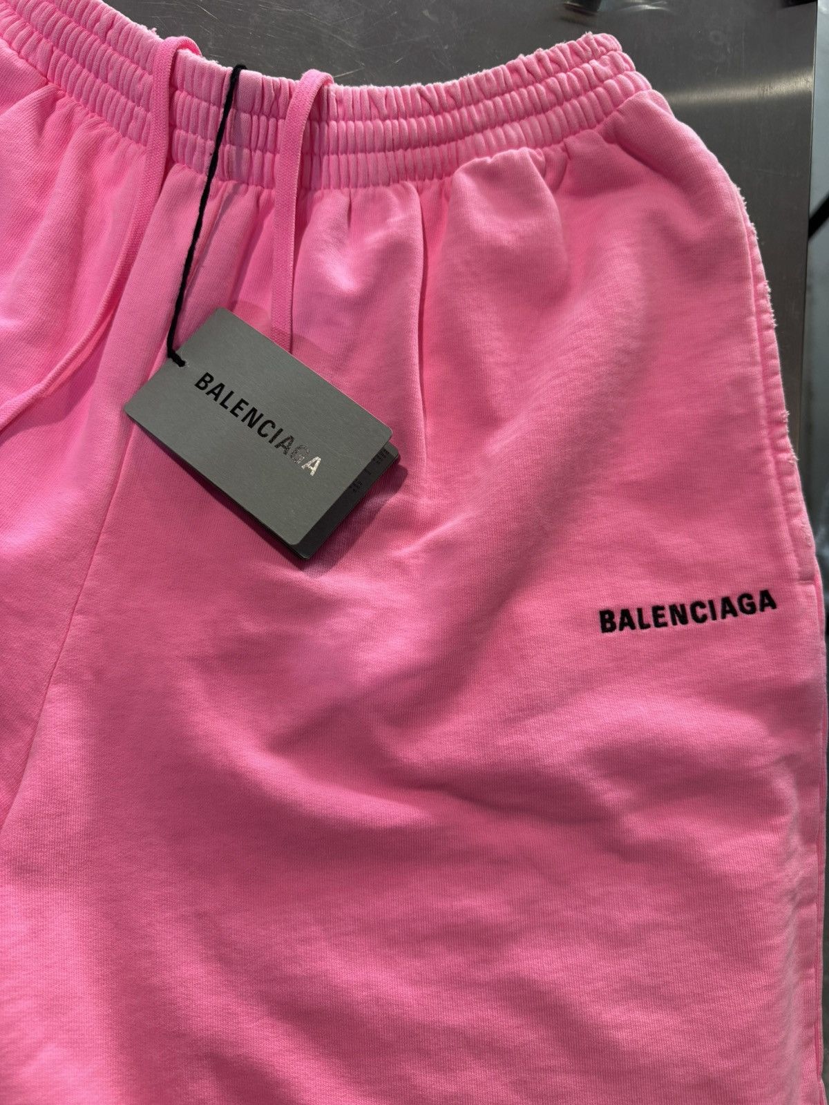 Balenciaga Balenciaga Embroidered Logo Sweatshorts Pink Size US 28 / EU 44 - 2 Thumbnail