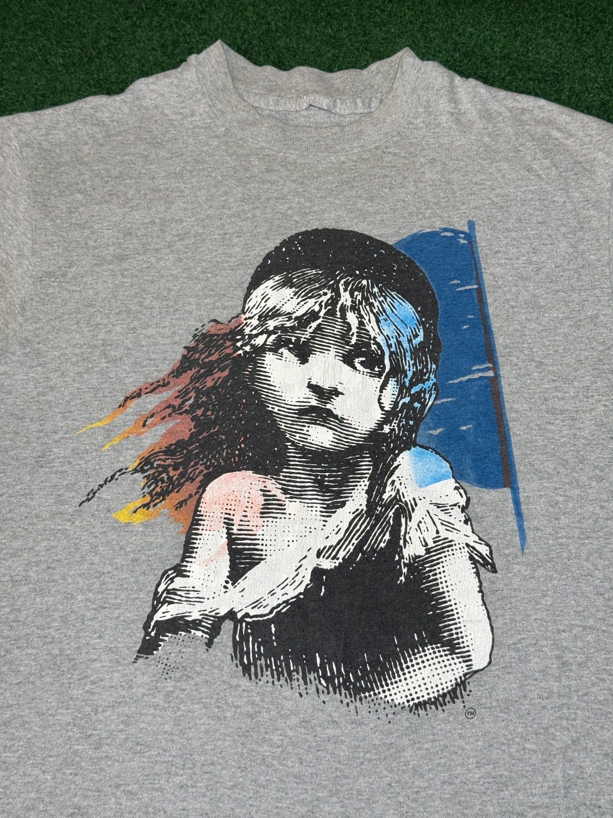 Vintage Vintage 80s Les Miserables Lrg Gray Retro Thin T Shirt Size US L / EU 52-54 / 3 - 2 Thumbnail