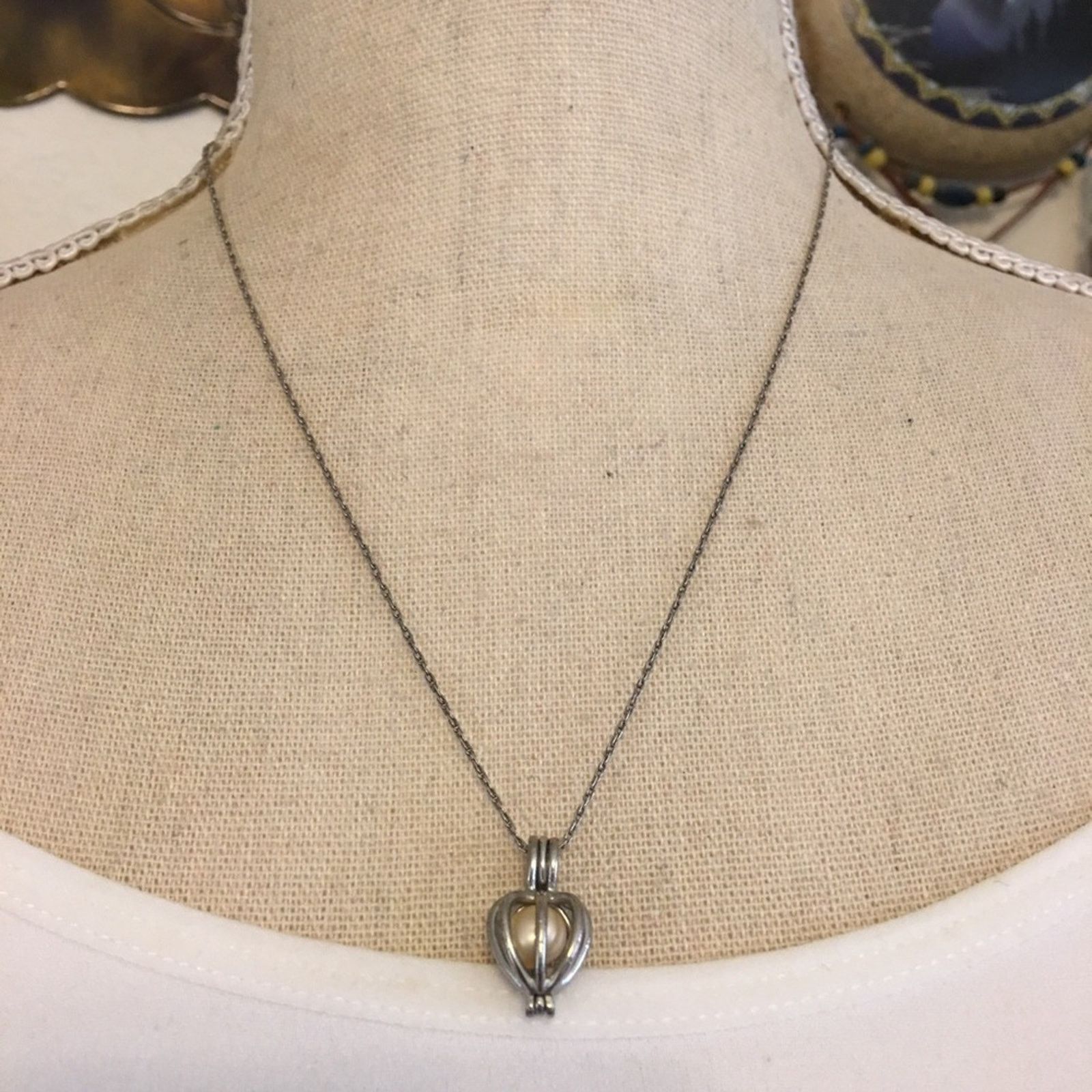 Vintage Vintage silver plated cage pendant & pearl w/chain Size ONE SIZE - 1 Thumbnail