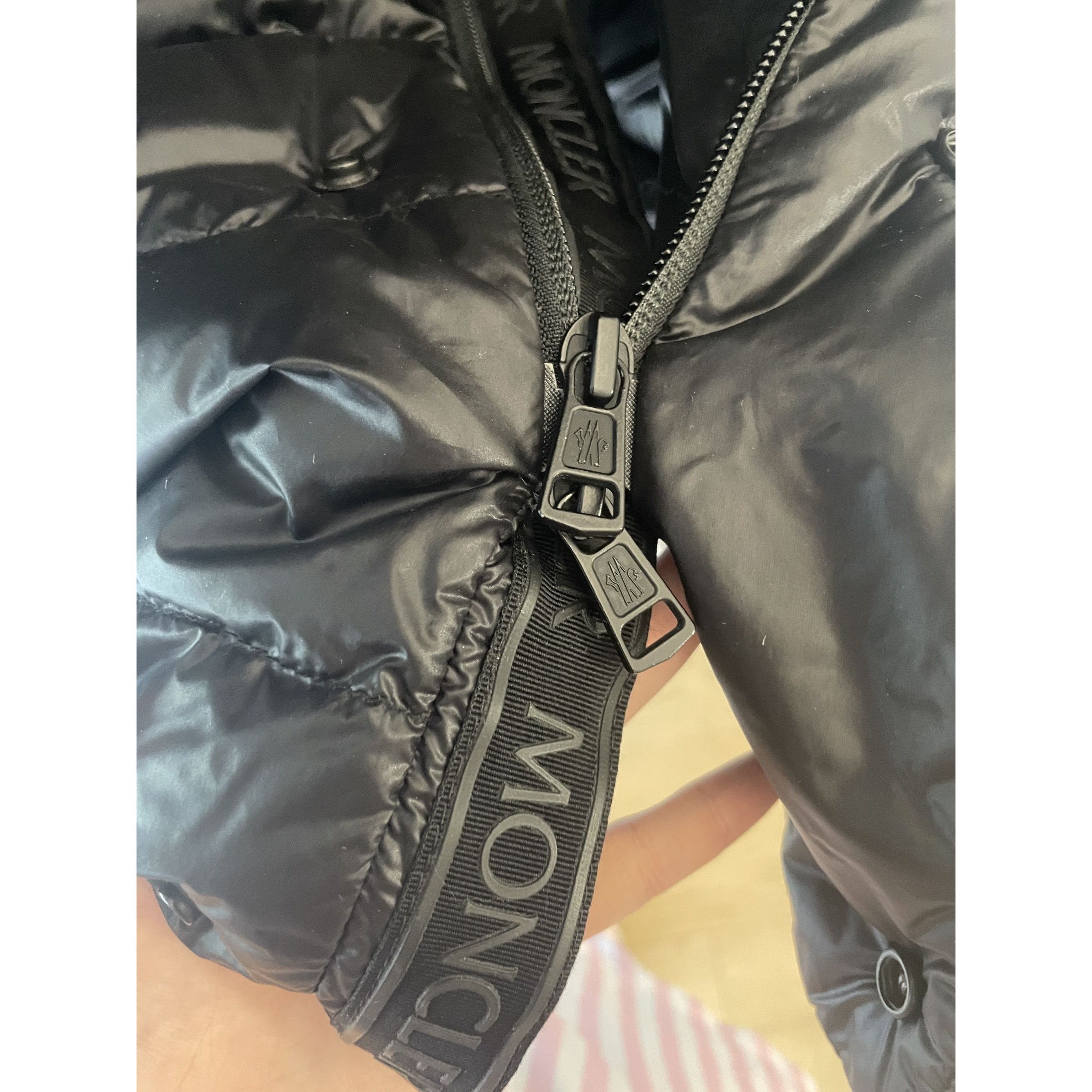 Moncler Moncler Black Puffer Jacket With Hood & Zip Closure - Womens Size L / US 10 / IT 46 - 6 Thumbnail
