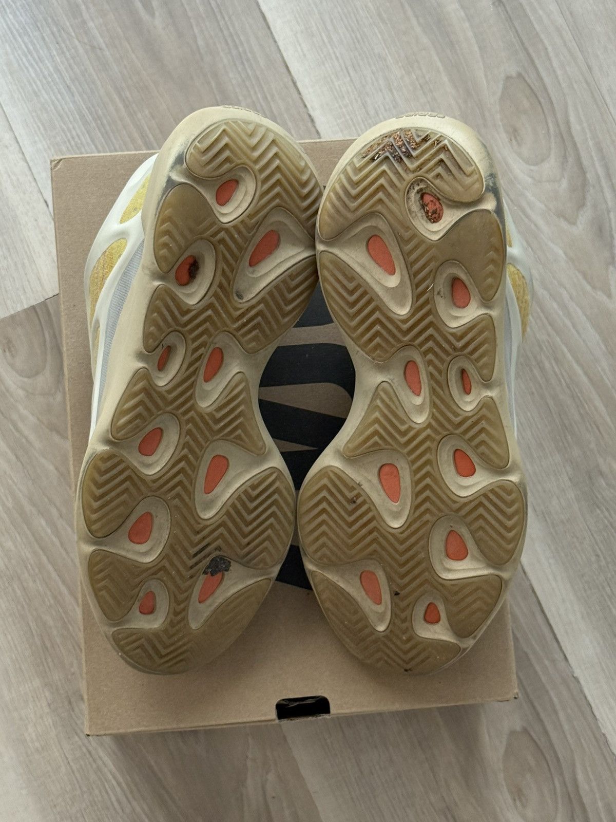 Yeezy Yeezy 700 V3 Mono Safflower Size US 9 / EU 42 - 6 Thumbnail