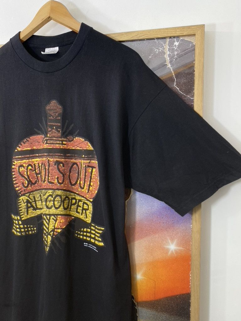 Band Tees × Brockum × Vintage 1991 Vintage Alice Cooper Schools Out Heart Dagger T Shirt Size US L / EU 52-54 / 3 - 5 Thumbnail
