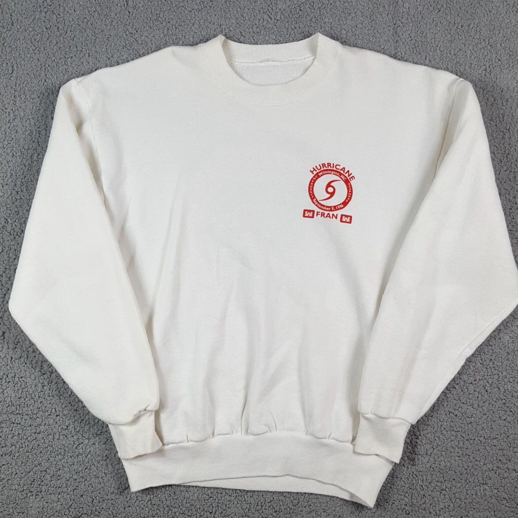 Hanes VINTAGE Hurricane Fran Emergency Team 90s Small Pullover Crewneck Sweatshirt Mens Sweatshirt Size US S / EU 44-46 / 1 - 2 Thumbnail