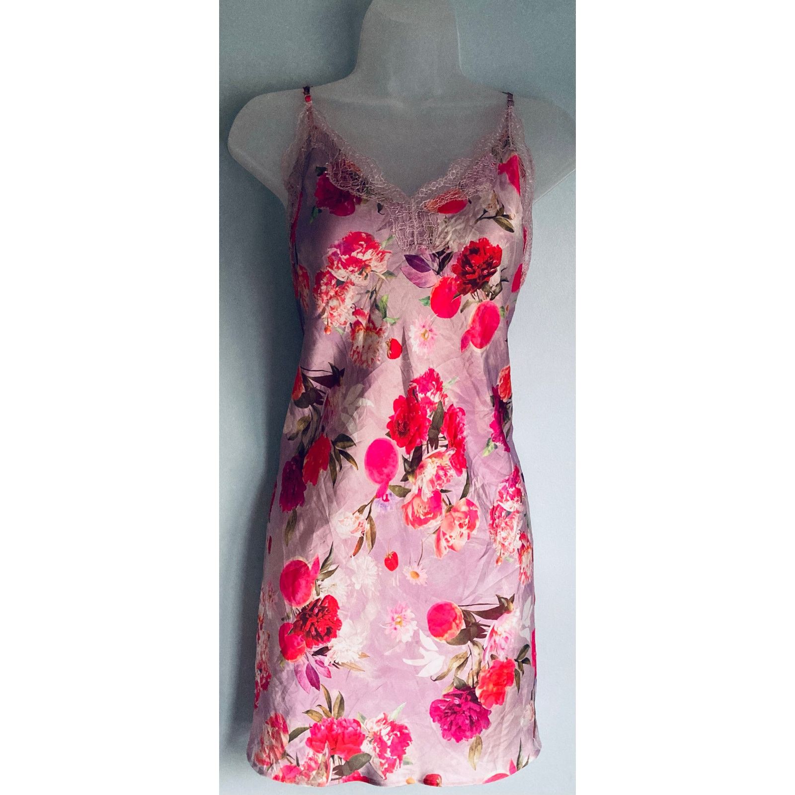 Victoria's Secret Victoria's Secret Slip Medium Floral Pink and Purple Size M / US 6-8 / IT 42-44 - 1 Thumbnail