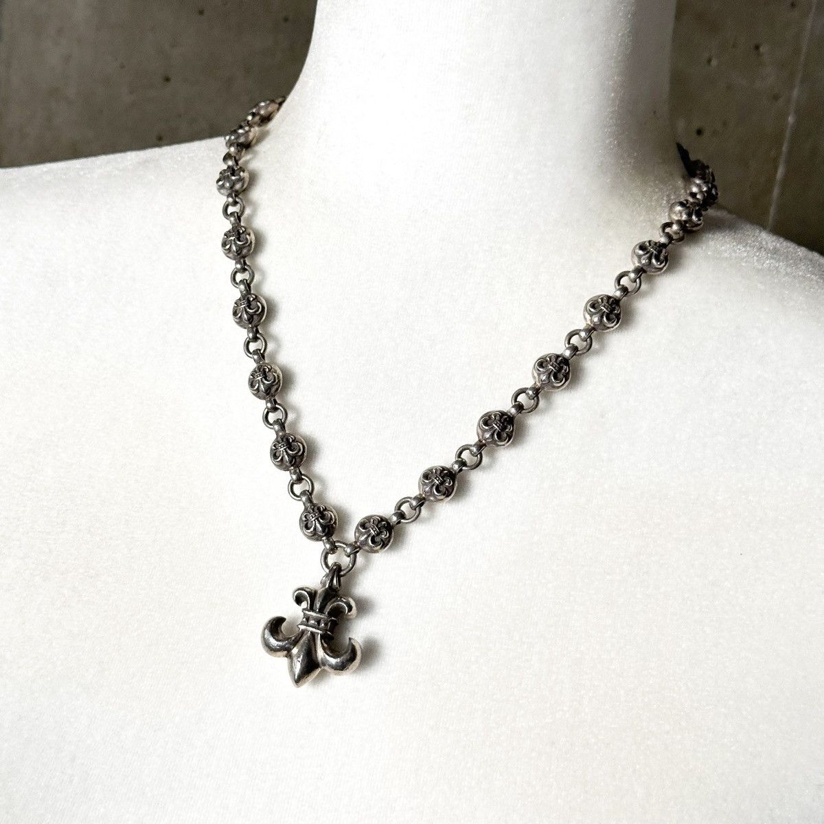 アクセサリー Chrome Hearts / #1 Floral Ball Chain Pre-owned Chrome Hearts Floral Heart Charm Silver Ball Chain