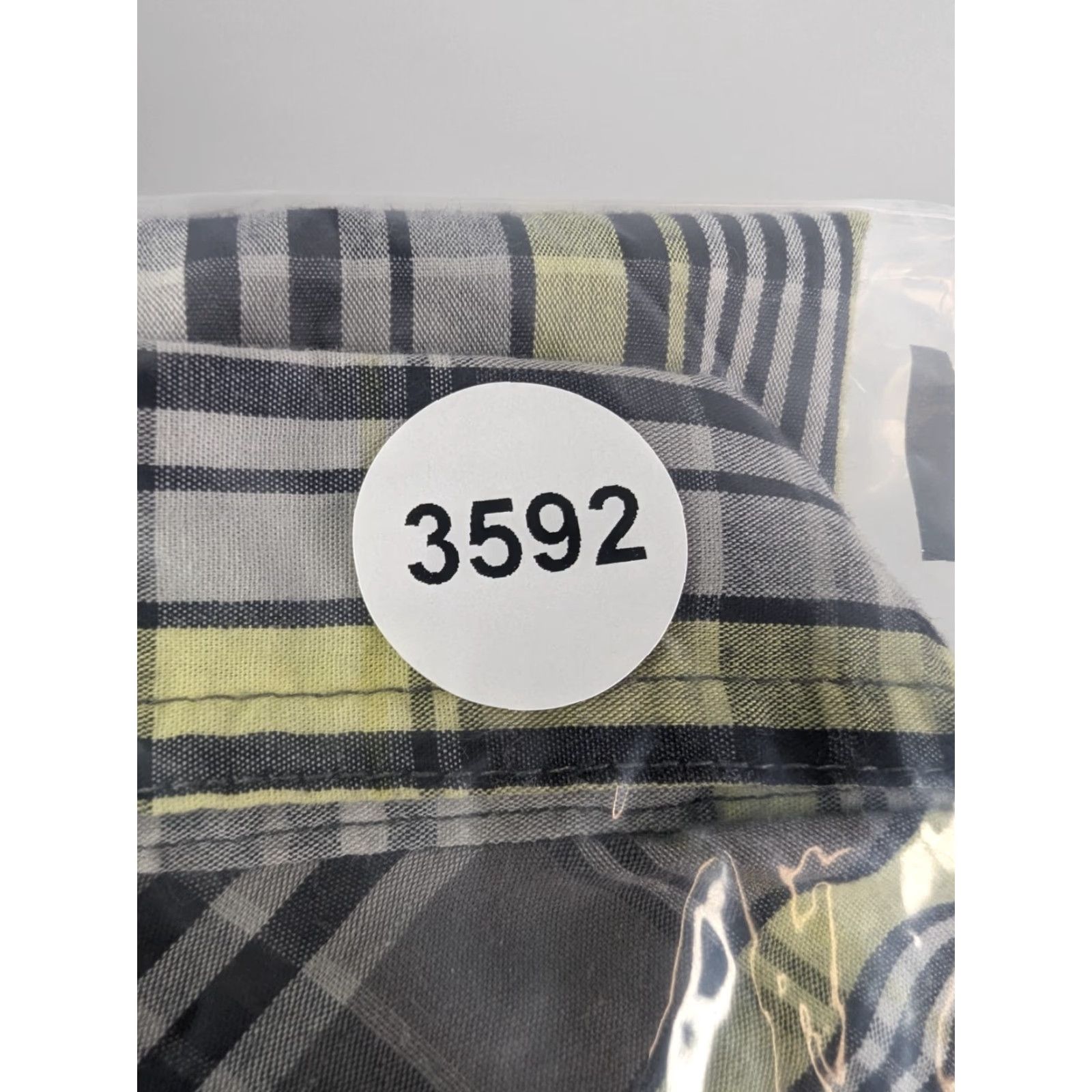 Levi's Levi's Button-Up Shirt Casual Plaid Grey Yellow Short Sleeve Size L Men Size US L / EU 52-54 / 3 - 8 Thumbnail