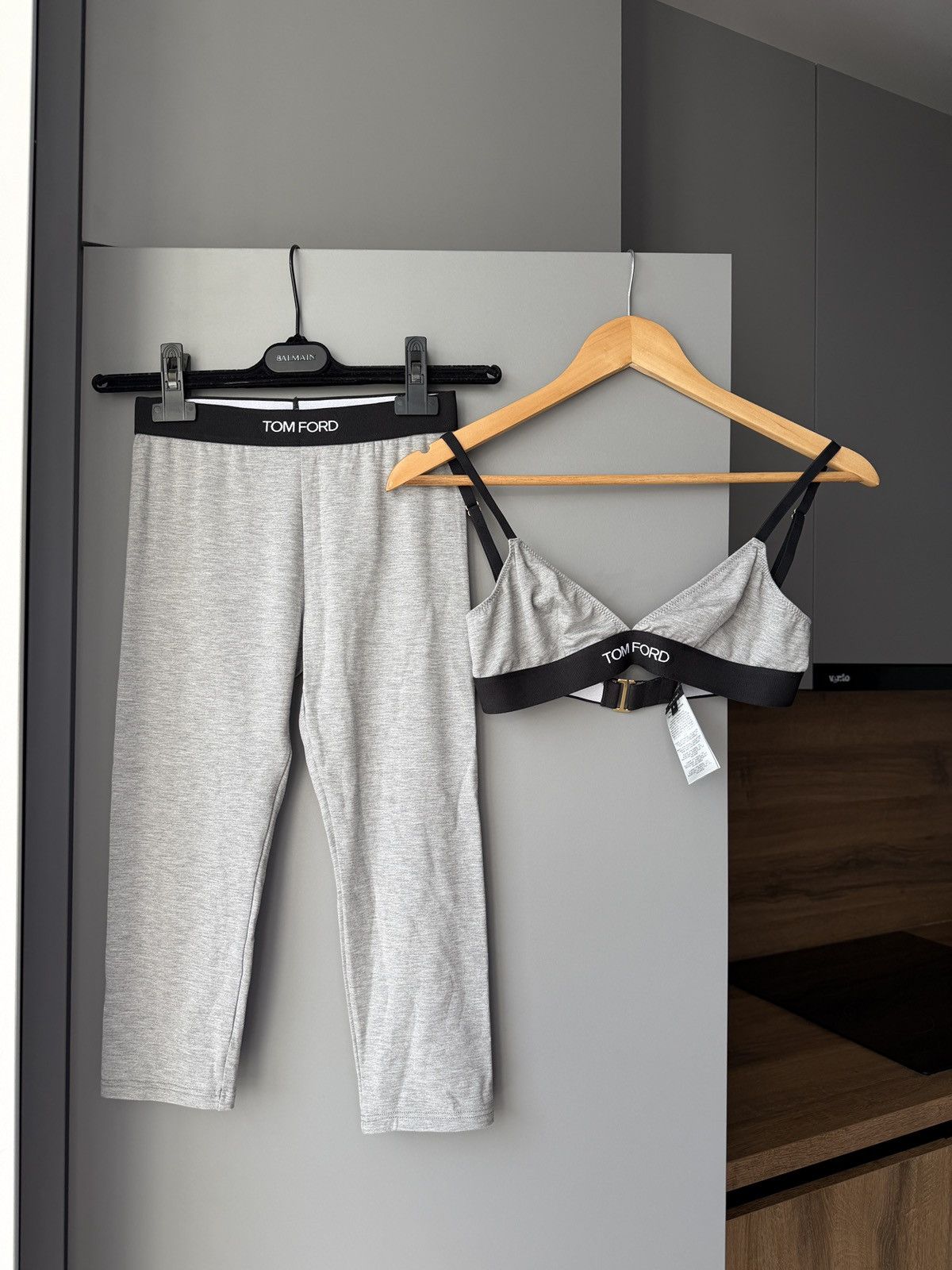 Tom Ford Tom Ford Gray Stretch-Modal Logo-Detailed Top & Leggings Size 24" / US 00 / IT 34 - 1 Thumbnail