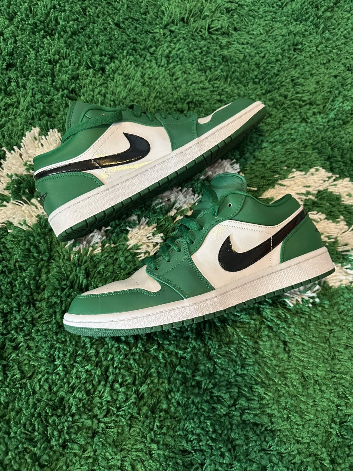Jordan Brand Jordan 1 Low Pine Green Sneakers 11 Size US 11 / EU 44 - 2 Thumbnail
