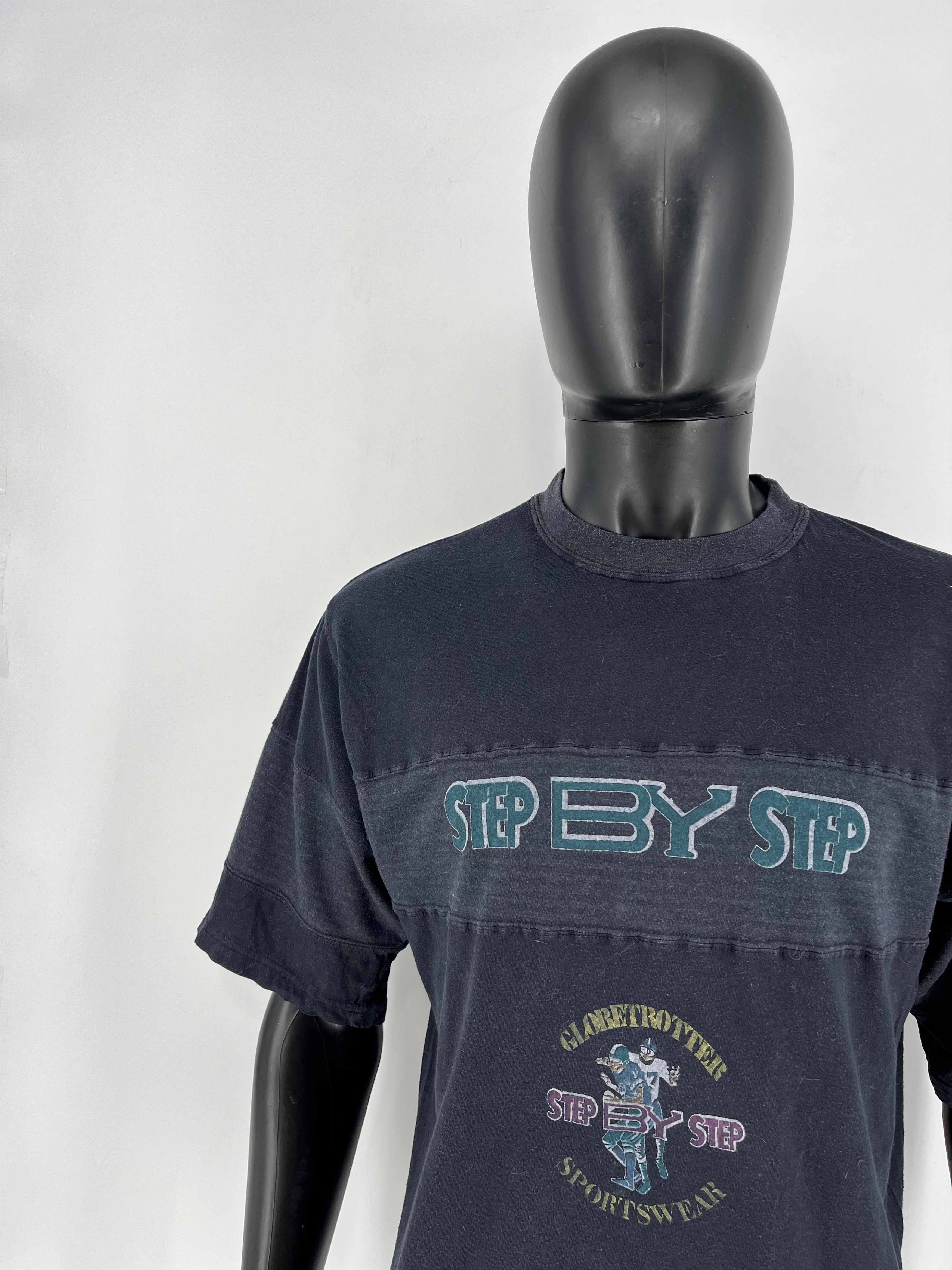 Sports Specialties Vintage "globetrotter step by step sportswear" TShirt Size M Size US M / EU 48-50 / 2 - 6 Thumbnail