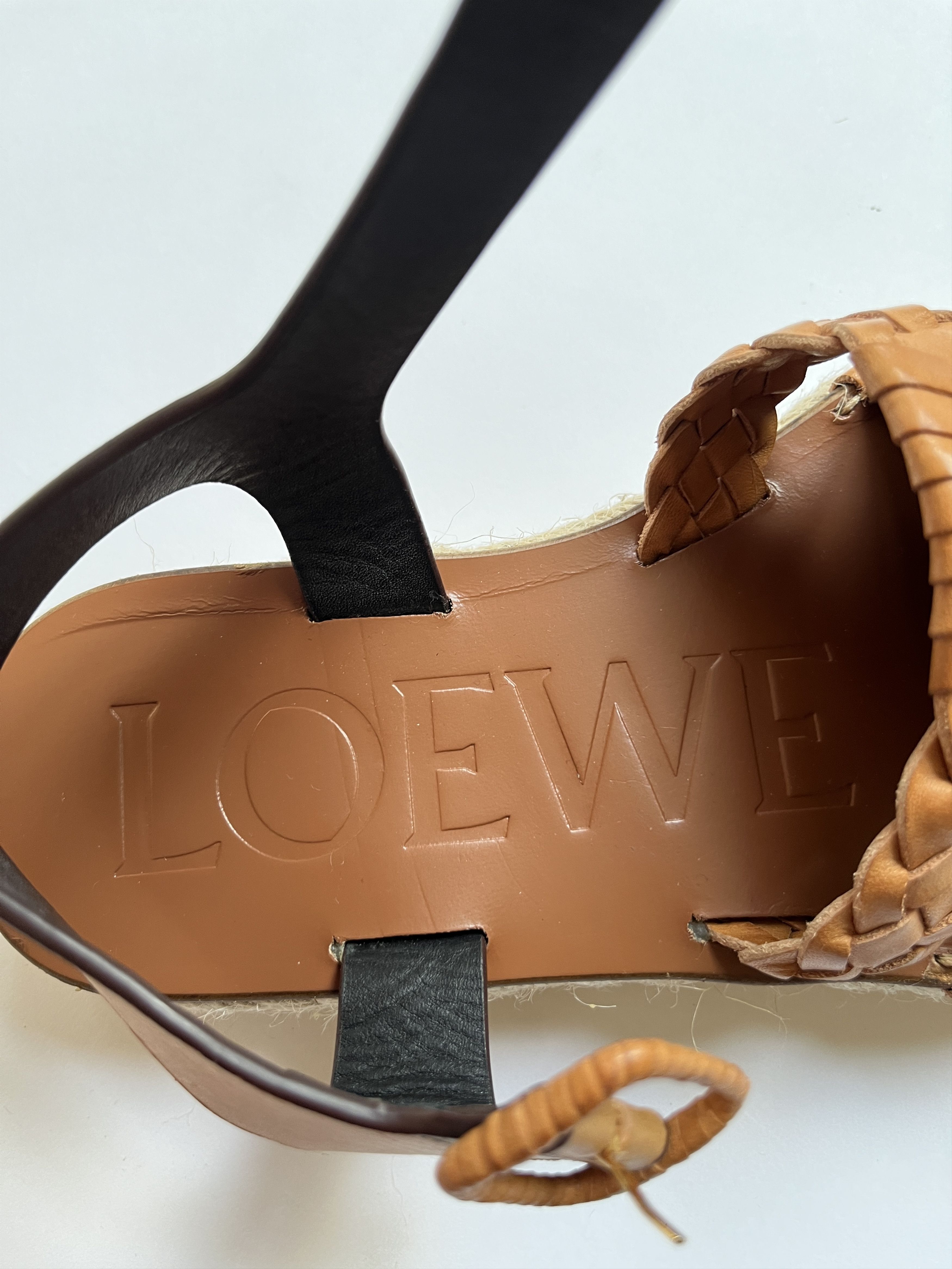 Loewe ⚡️QUICK SALE⚡️2019 Loewe Tan Moulded Toe Ring Sandals Size US 5 / IT 35 - 6 Thumbnail