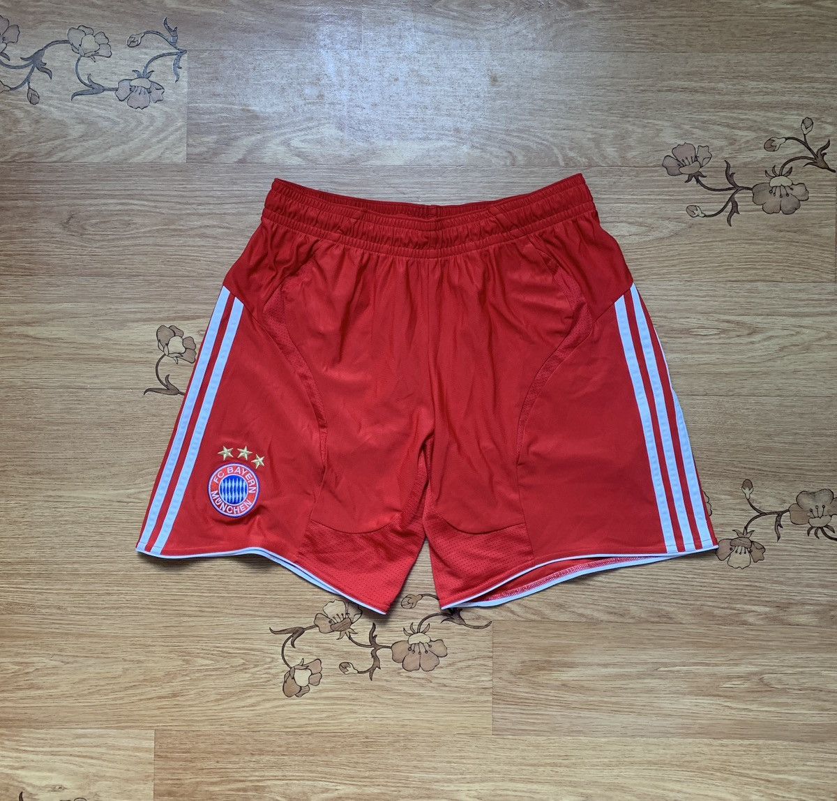 Adidas Vintage BAYERN 2007 2008 HOME SHORTS FOOTBALL SOCCER ADIDAS Size US 32 / EU 48 - 1 Thumbnail