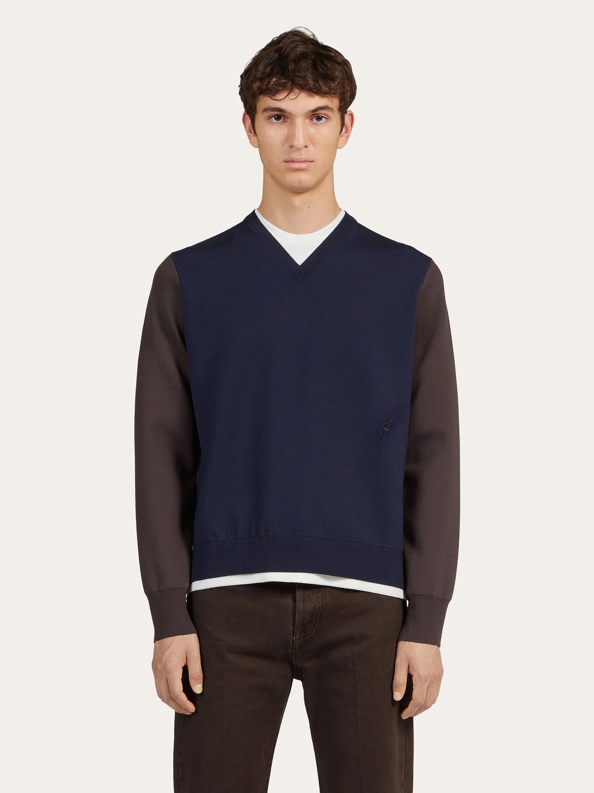 Salvatore Ferragamo o1s1rm0924 Tone V-neck Sweater in Blue/Brown Size US XL / EU 56 / 4 - 2 Thumbnail