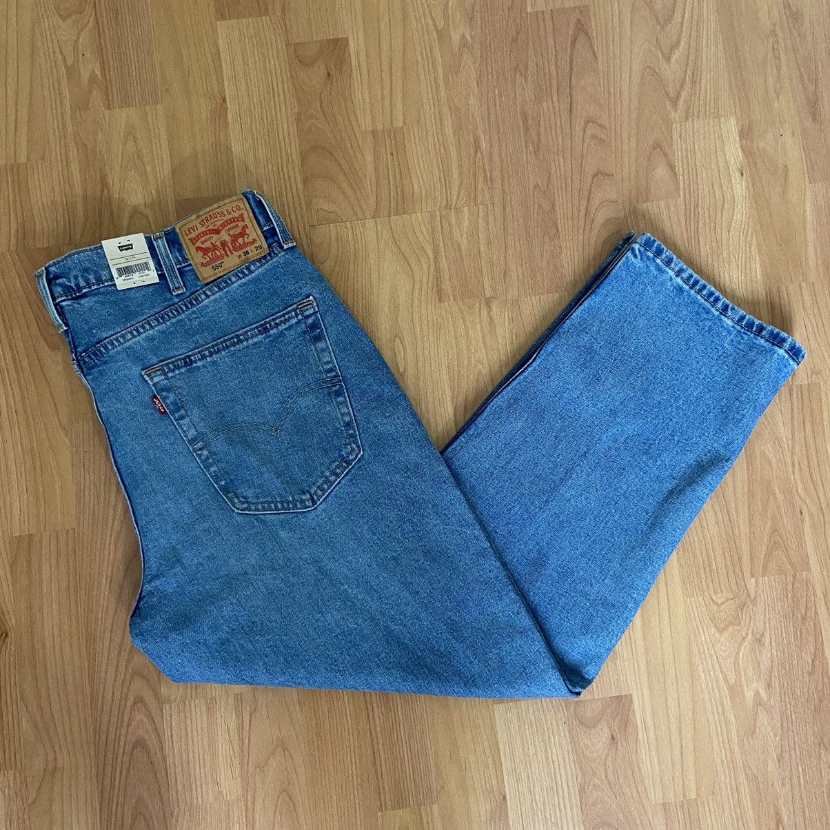 Levi's NWT Levi’s Men’s 550 Relaxed Jeans Size 38x29 Size US 38 / EU 54 - 4 Thumbnail