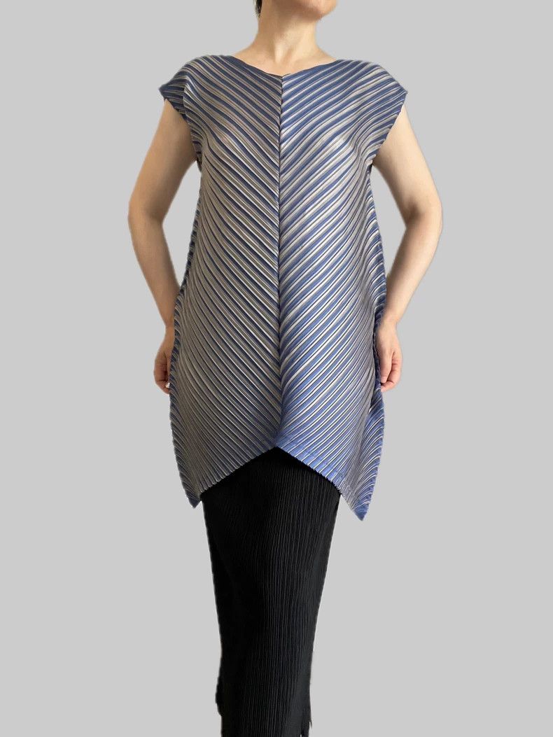 Issey Miyake Issey Miyake size:3 Grey banana leaf pleated dress Size M / US 6-8 / IT 42-44 - 1 Thumbnail