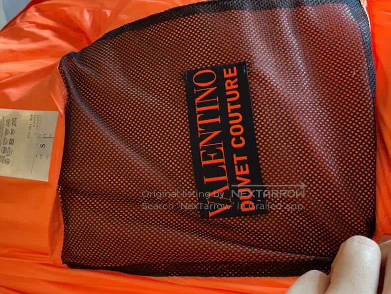 Valentino Valentino Orange logo on a hooded down jacket Size US S / EU 44-46 / 1 - 7 Thumbnail