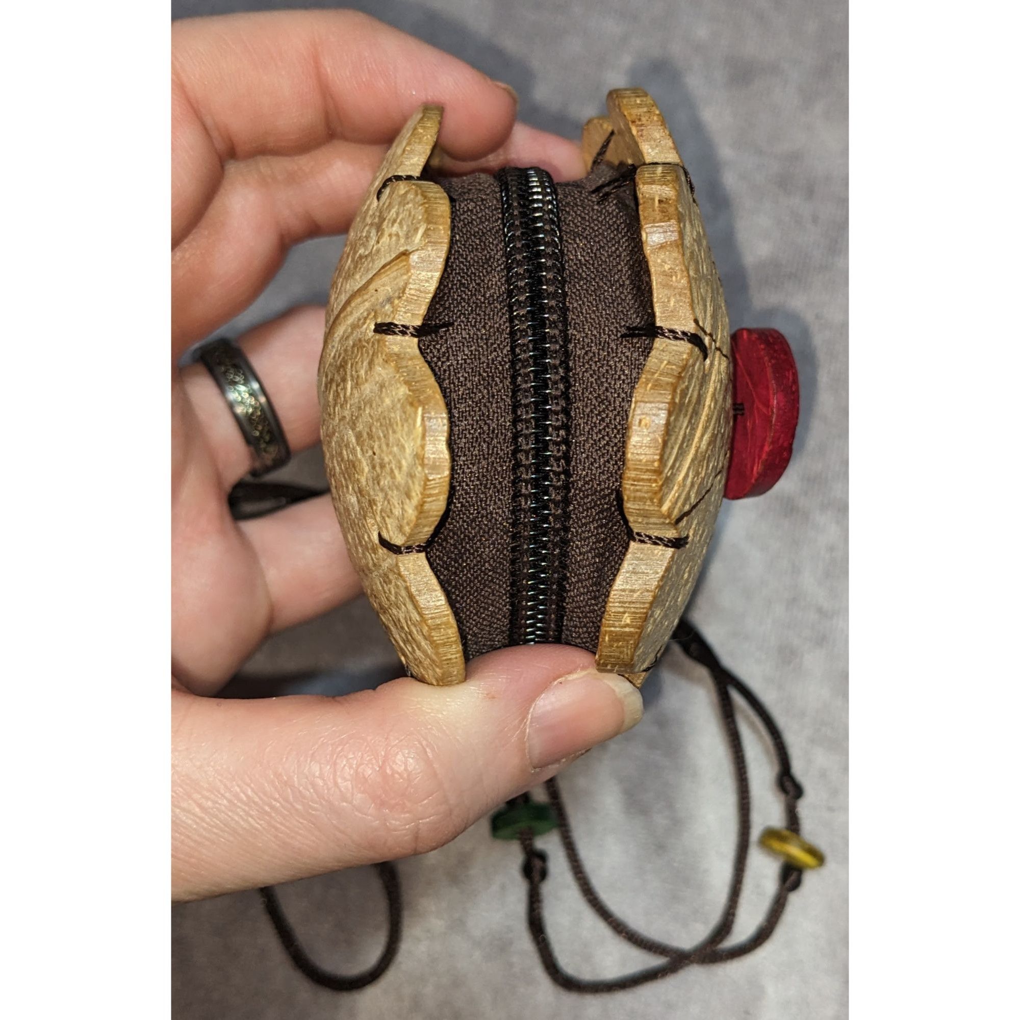 Handmade Handmade Coconut Shell Flower-Shaped Pouch With Lanyard & Zi Size ONE SIZE - 2 Thumbnail