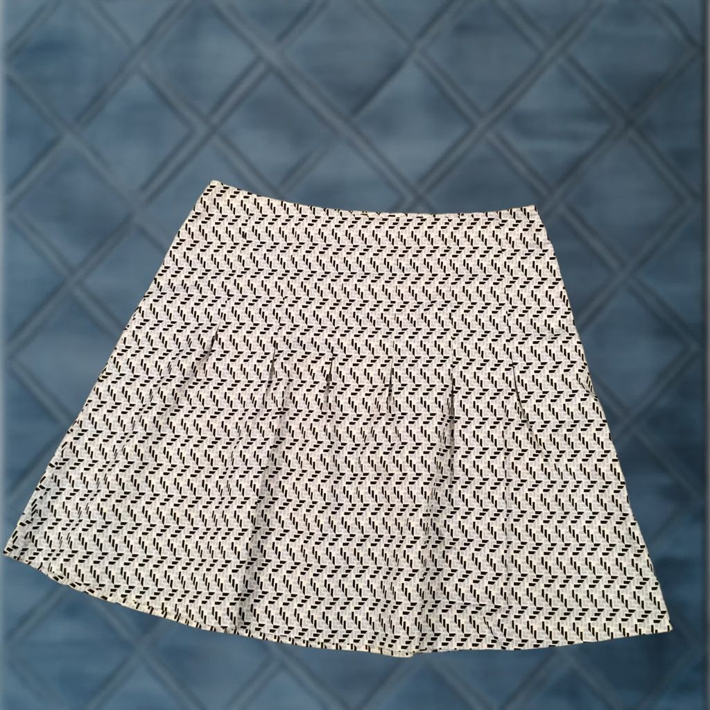 Old Navy Old Navy Skirt Womens 10 Size Geometric Just Below The Waist Line Unlined Size 32" / US 10 / IT 46 - 1 Thumbnail