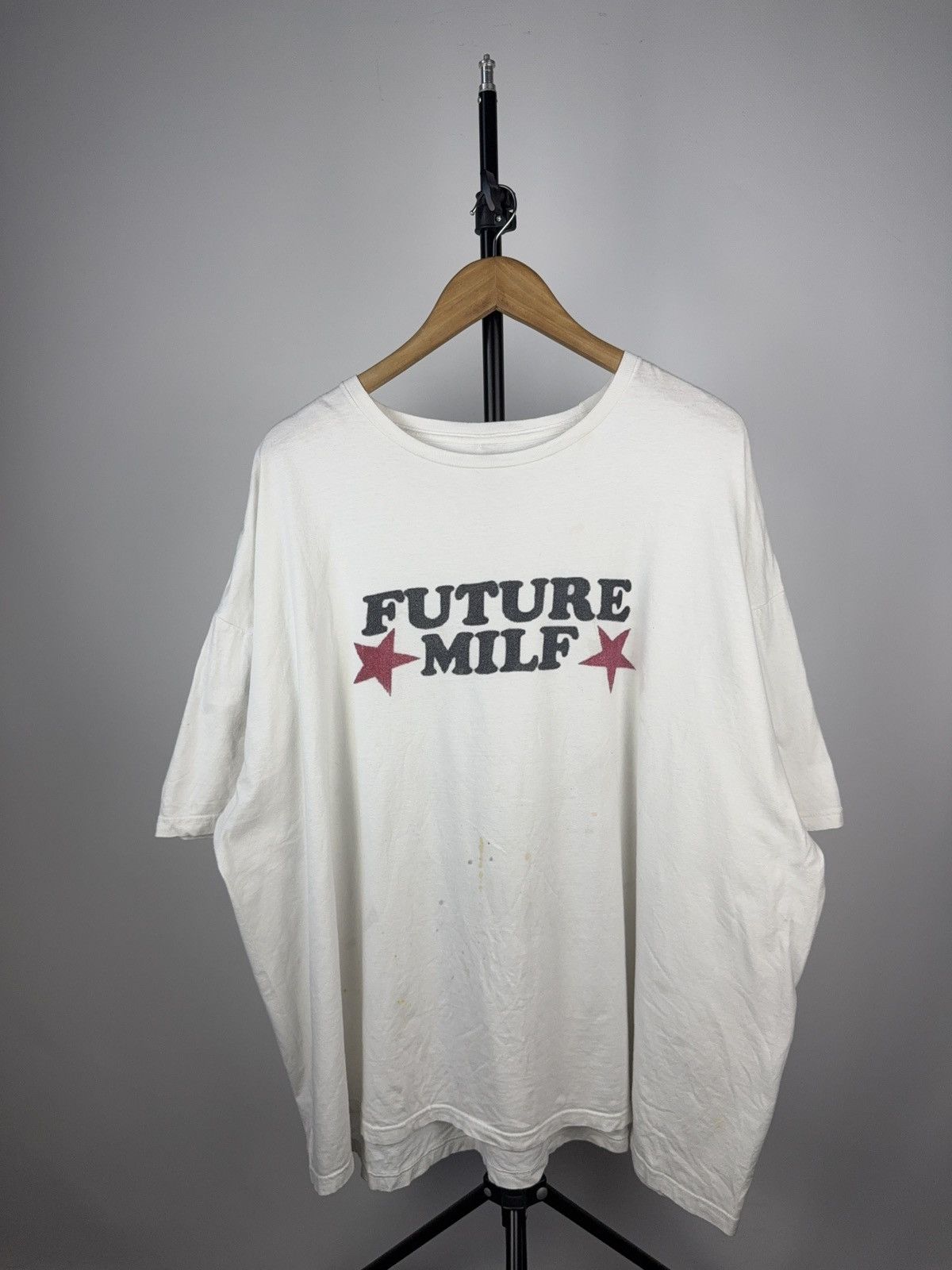 Band Tees × Vintage Ironic Y2K Graphic Tee – Future MILF Print Distressed White Size US XL / EU 56 / 4 - 1 Thumbnail